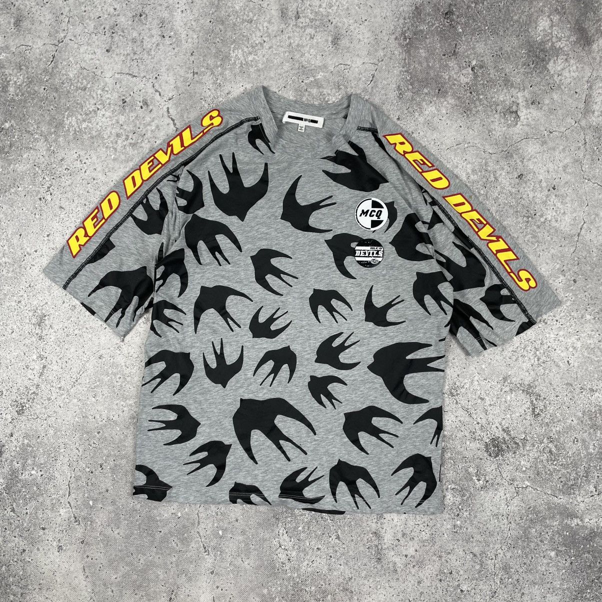 Alexander McQueen × Designer Alexander McQueen Red Devils Swallows Print T Shirt Size US XS / EU 42 / 0 - 1 Thumbnail