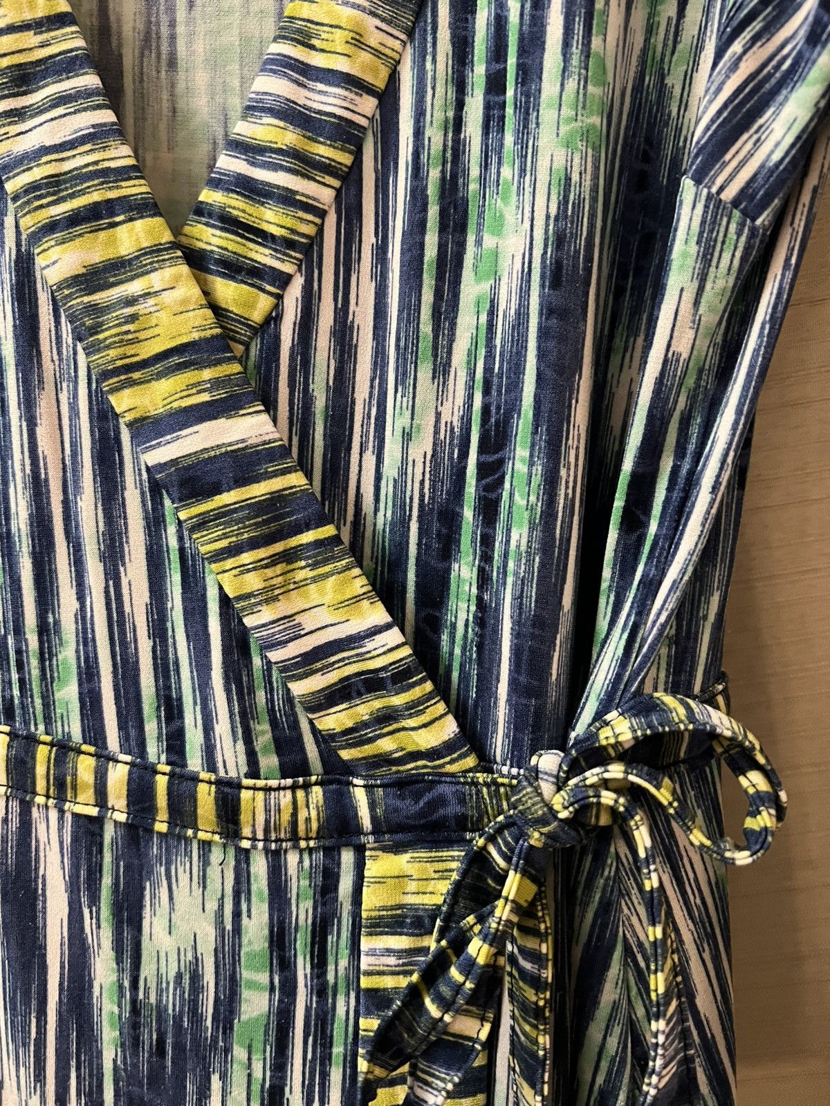 Bcbgmaxazria Bcbgmaxazria wrap dress size small Size S / US 4 / IT 40 - 6 Thumbnail