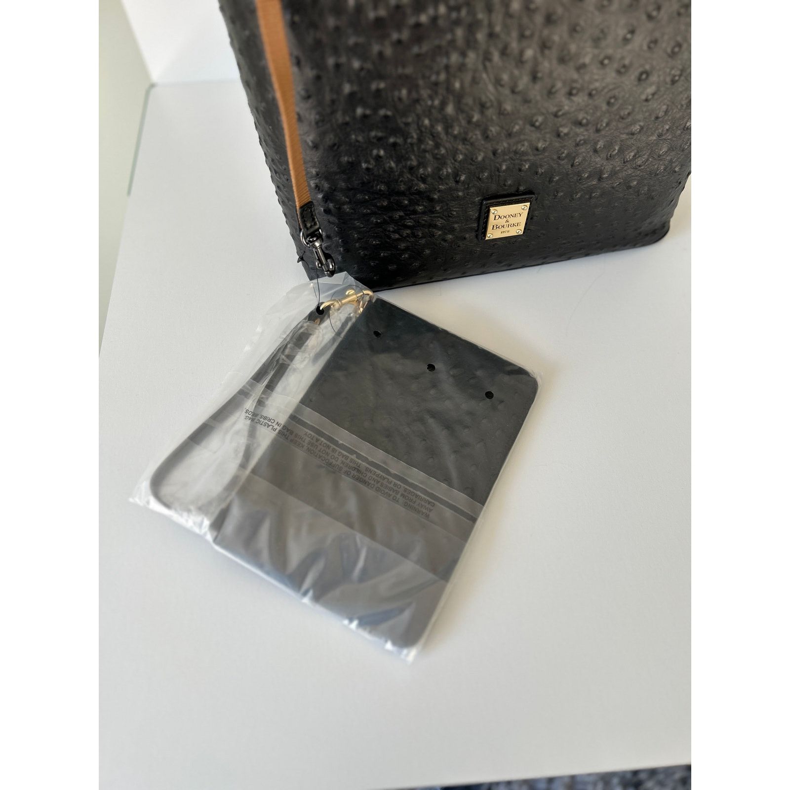 Dooney & Bourke NWT Dooney Burke Black Ostrich Lillana Purse with Pouch Size ONE SIZE - 4 Thumbnail