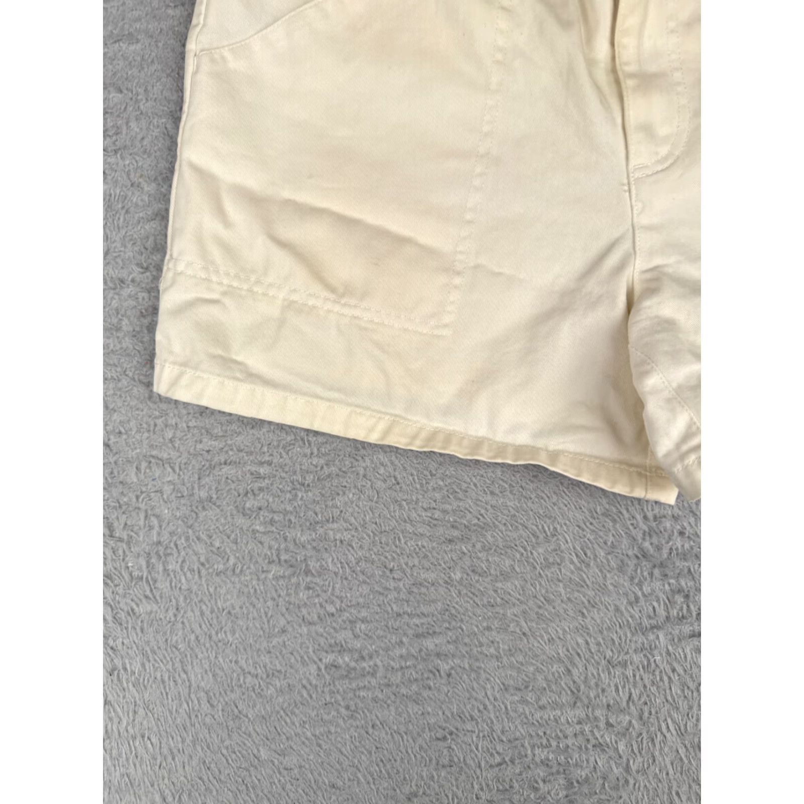 Tommy Hilfiger Tommy Hilfiger White Denim Shorts Womens Size 6 Activewear Casual Zip Fly Pockets Regular Fit Size 28" / US 6 / IT 42 - 3 Thumbnail