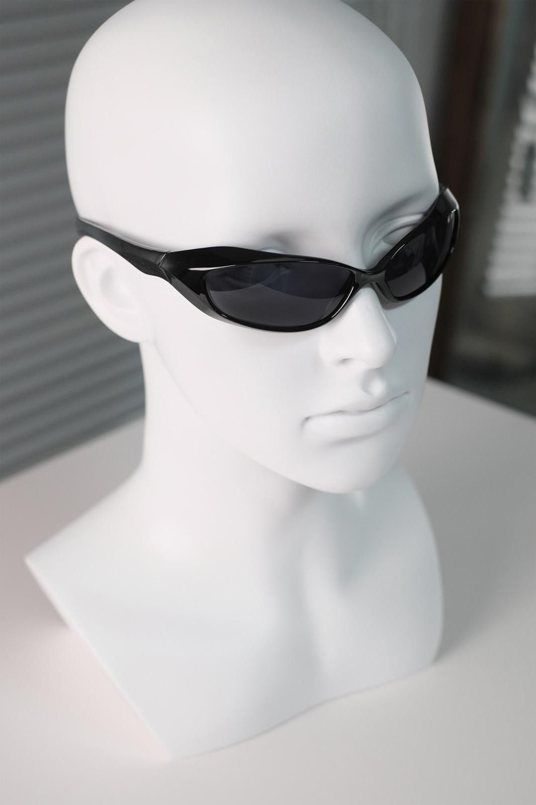 Japanese Brand Vintage Y2k Avant Garde Futuristic Black Sunglasses Unisex Size ONE SIZE - 2 Thumbnail