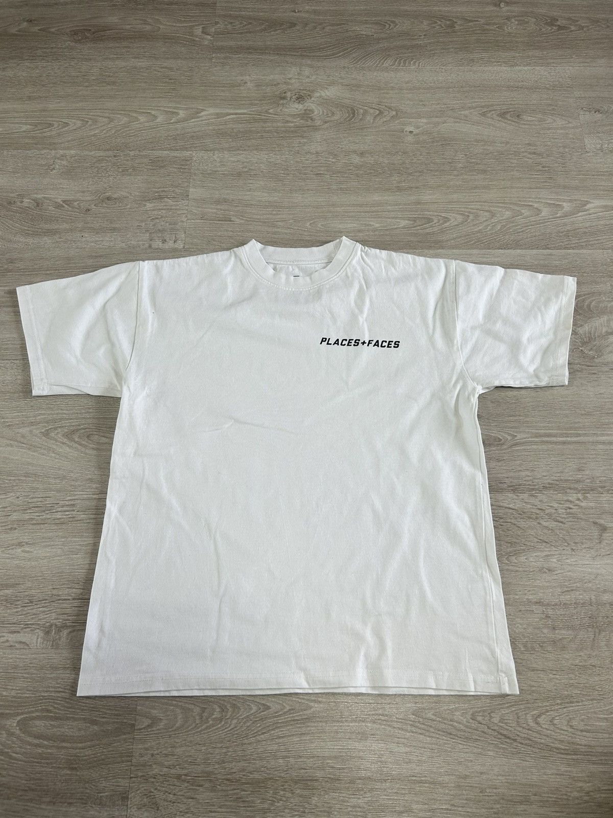 Places + Faces Places + Faces small logo T-shirt size S Size US S / EU 44-46 / 1 - 1 Thumbnail