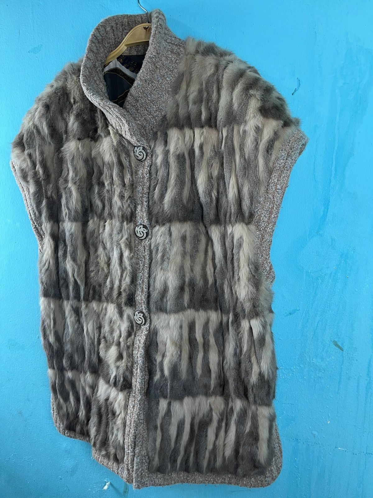 If Six Was Nine × Le Grande Bleu (L.G.B.) Vintage Japanese fur vest Size US L / EU 52-54 / 3 - 5 Thumbnail