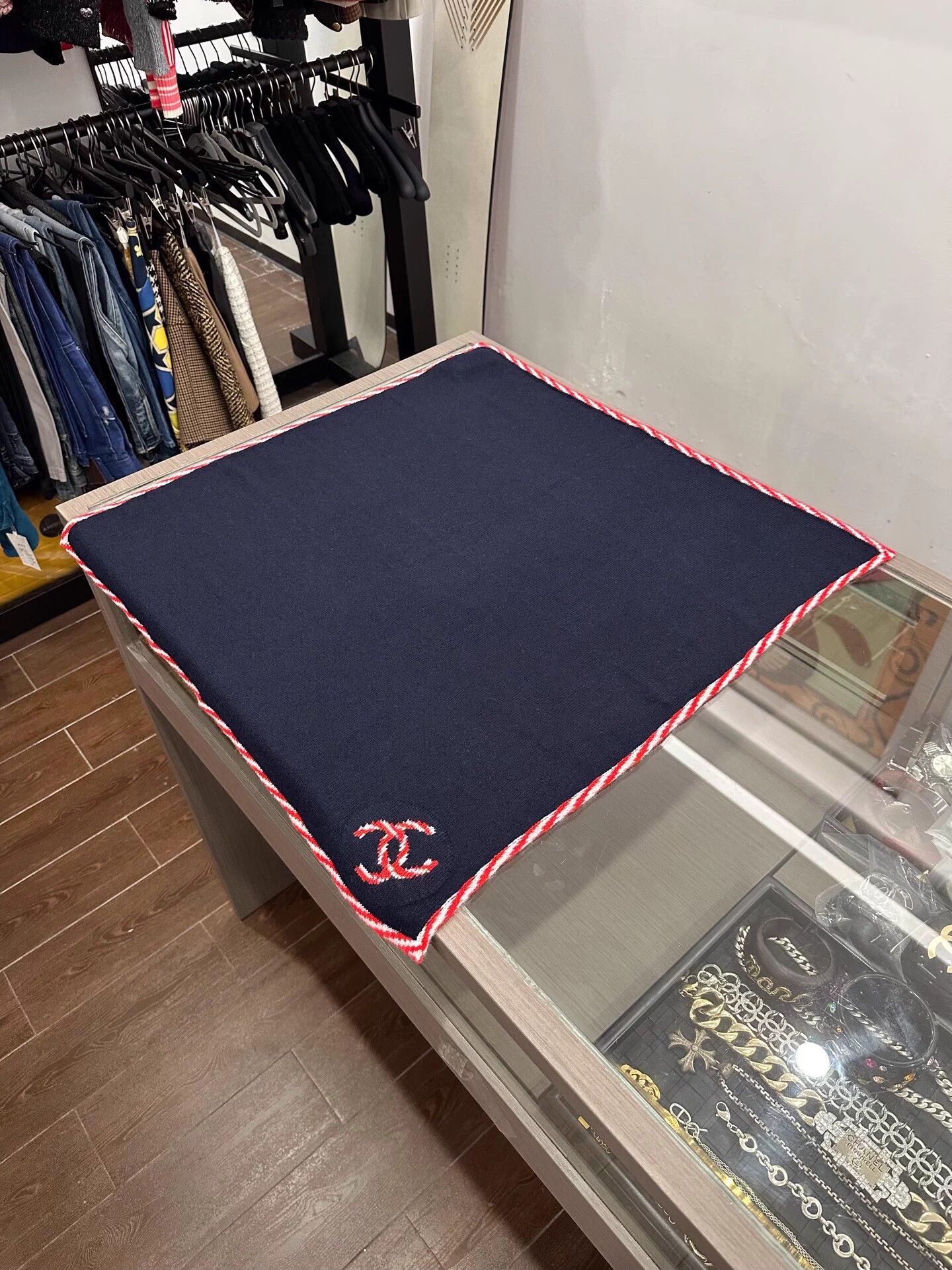Chanel CHANEL Red & White Navy Cashmere Double C Scarf Size ONE SIZE - 1 Thumbnail
