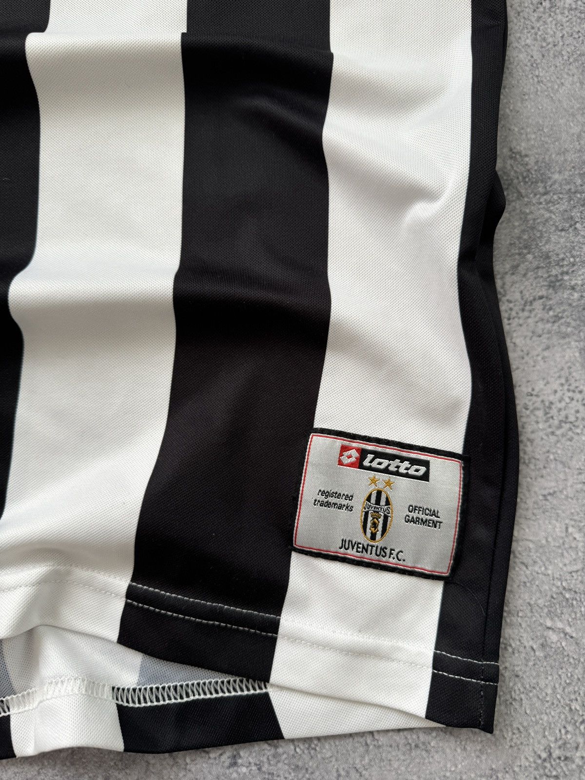 Vintage Vintage Lotto Juventus 2000/2001 Home Jersey T-Shirt Size US L / EU 52-54 / 3 - 3 Thumbnail