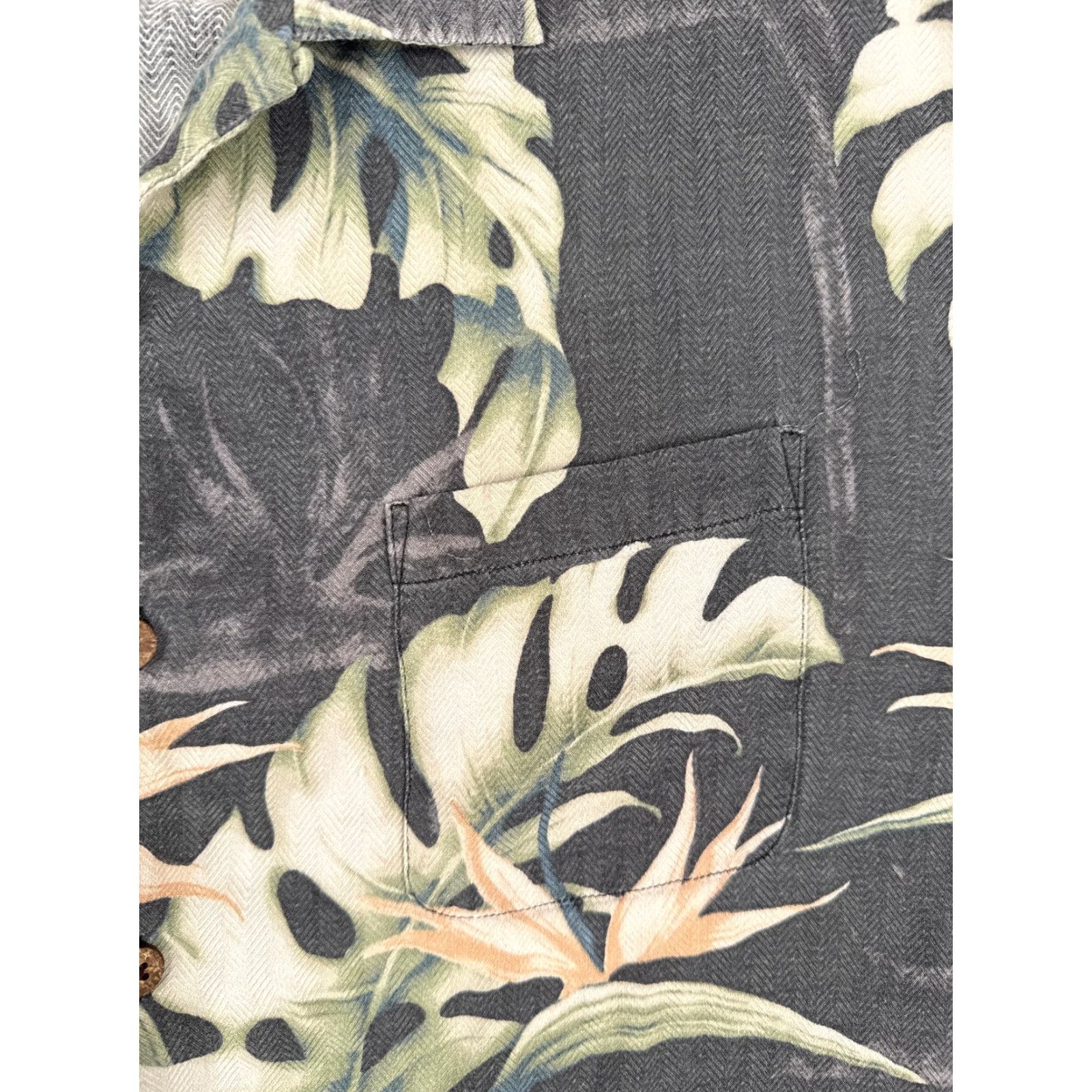 Paradise Caribbean Shirt Men XL Black Silk Blend Hawaiian Floral Short Sleeve Button-Up Collared Pocket Resort Vacation Luau Aloha 90s Size US XL / EU 56 / 4 - 6 Thumbnail