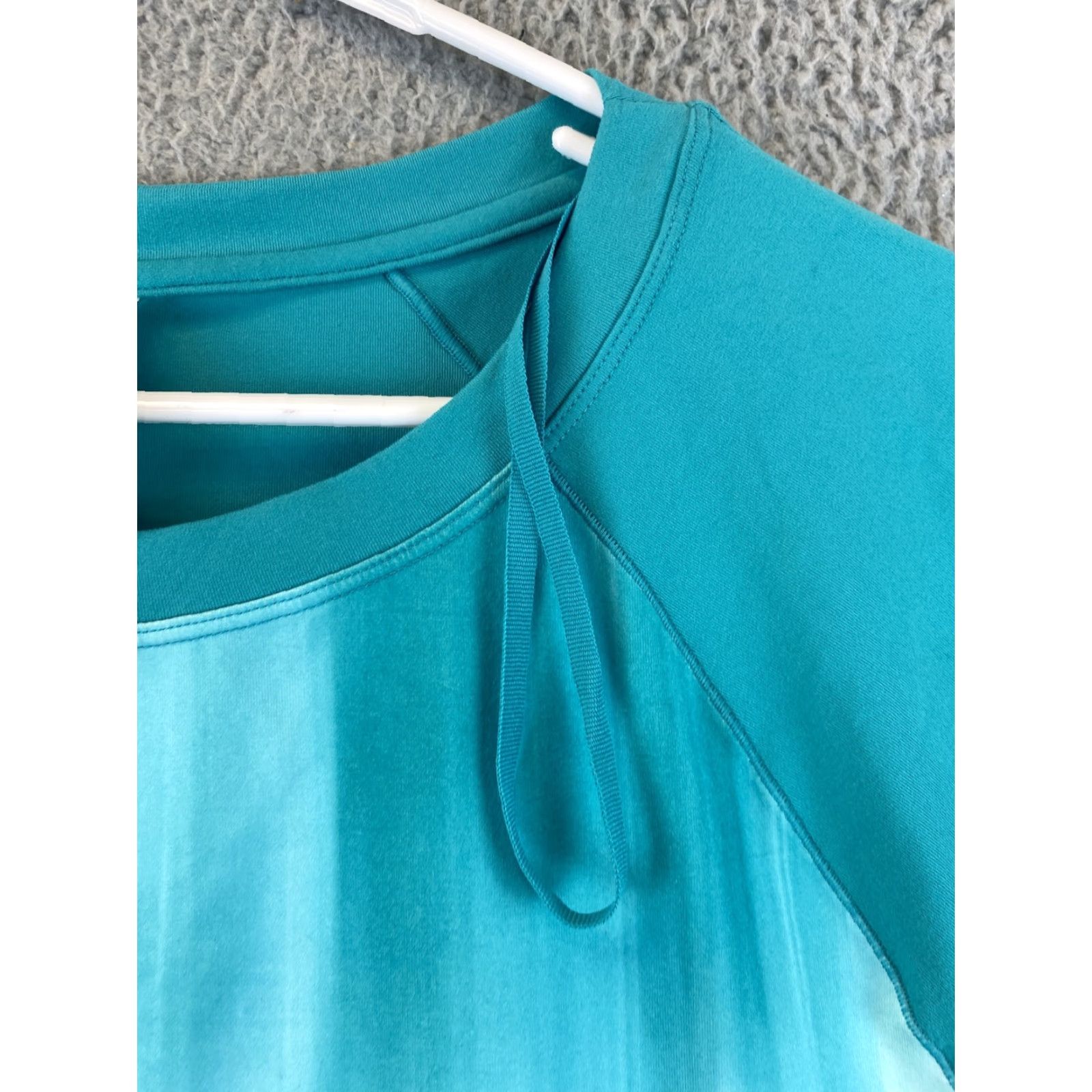 Under Armour Under Armour Light Green Womens Sz L Long Sleeve Running Workout Shirt 75-36 Size L / US 10 / IT 46 - 5 Thumbnail