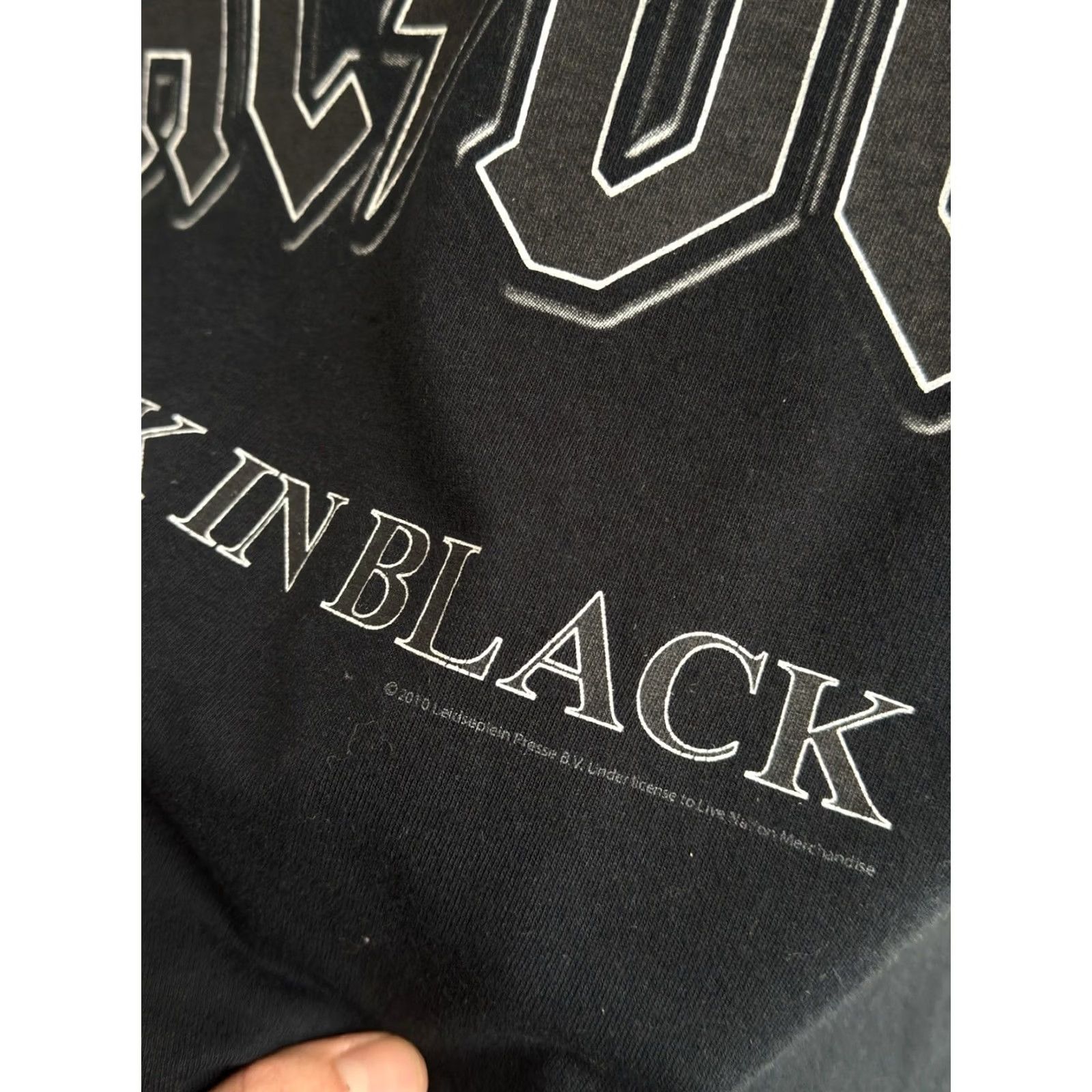 Gildan VINTAGE ACDC BACK IN BLACK 2010 BAND ROCK LOGO BLACK T-SHIRT Men L Size US L / EU 52-54 / 3 - 4 Thumbnail