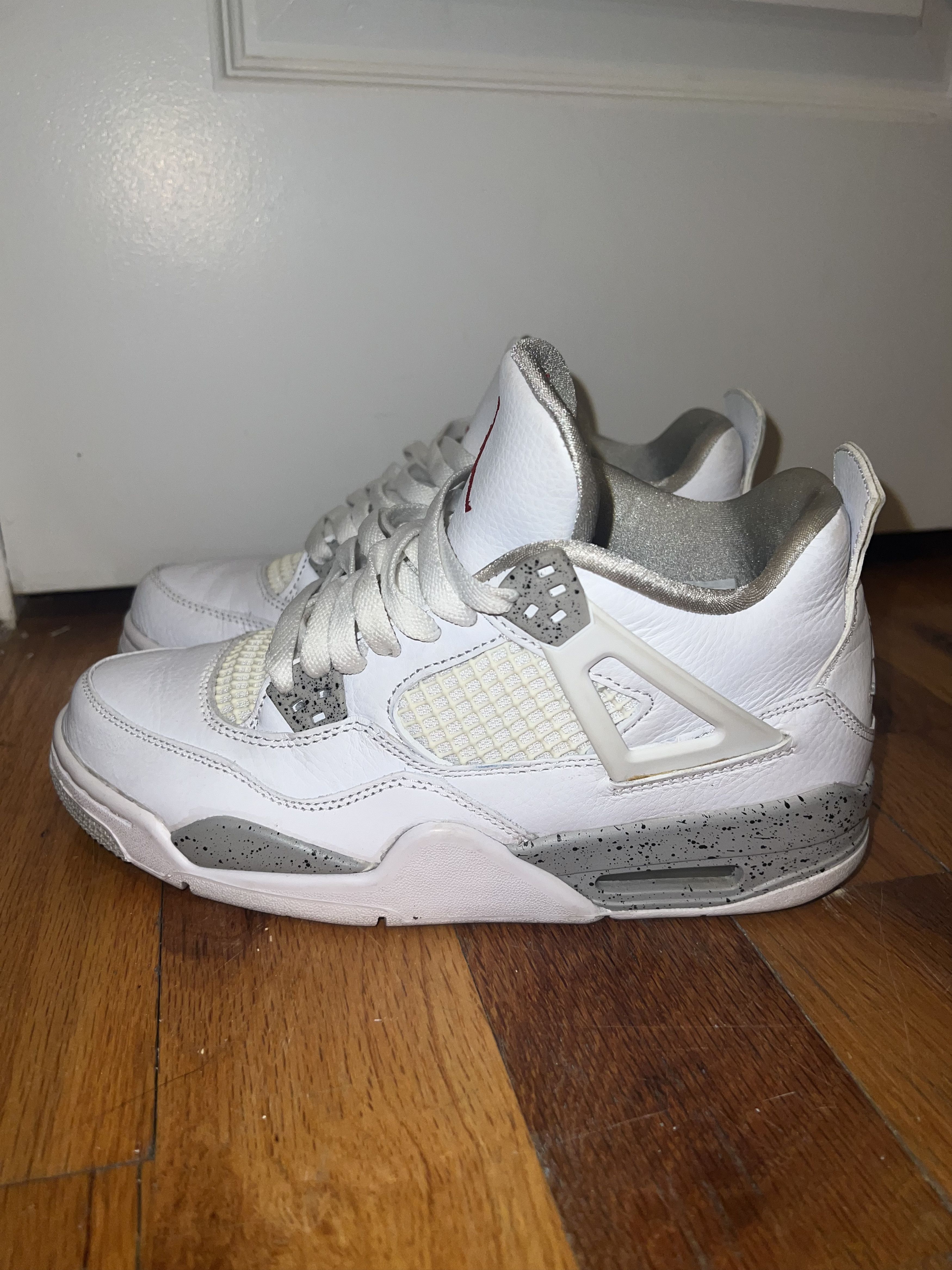 Nike Nike Jordan 4 Retro White Oreo 6.5 Youth GS, Used Once Size US 6.5 / EU 39-40 - 5 Thumbnail