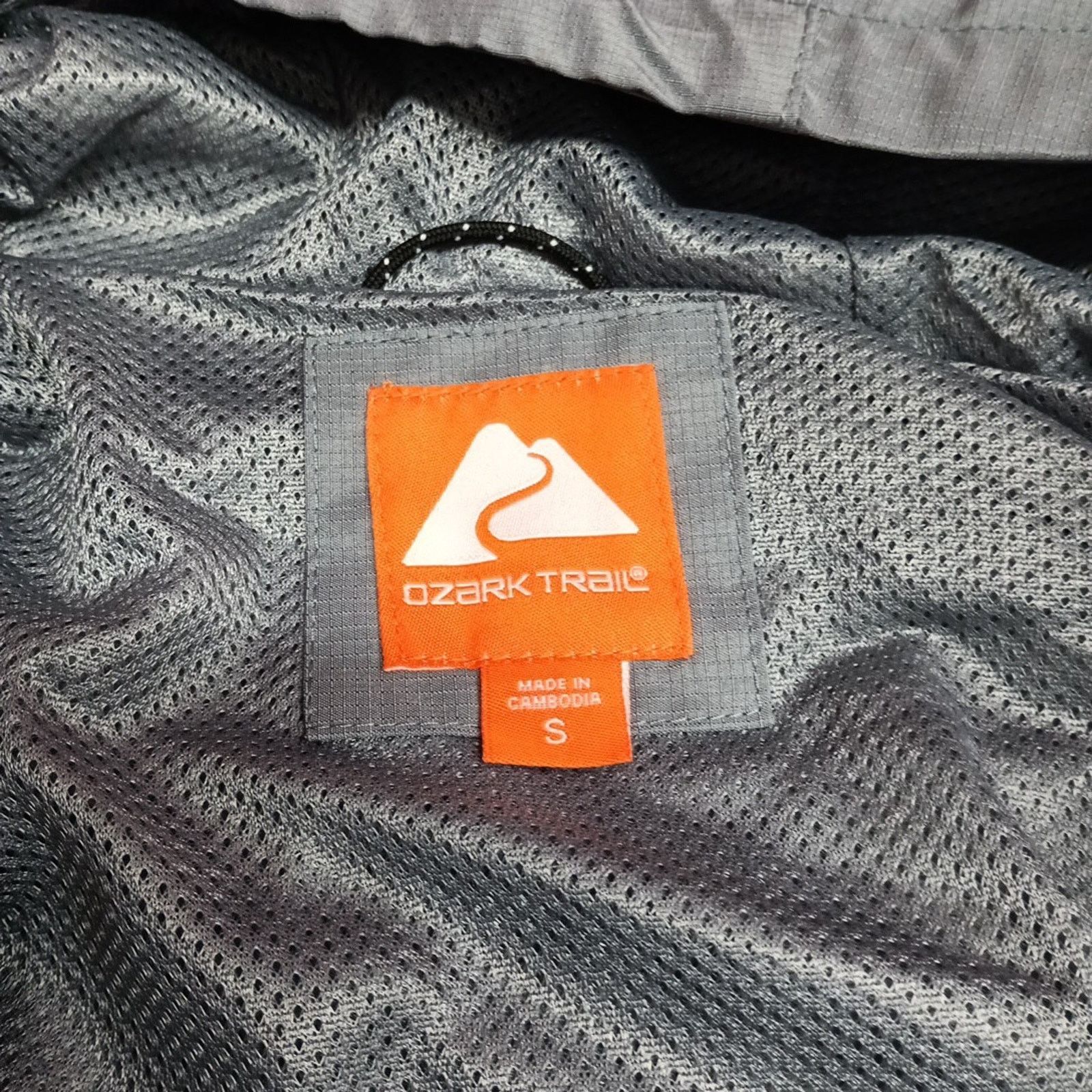 Other Ozark Trail Windbreaker Jacket Mens Size S Gray Pockets Hood Size US S / EU 44-46 / 1 - 5 Thumbnail