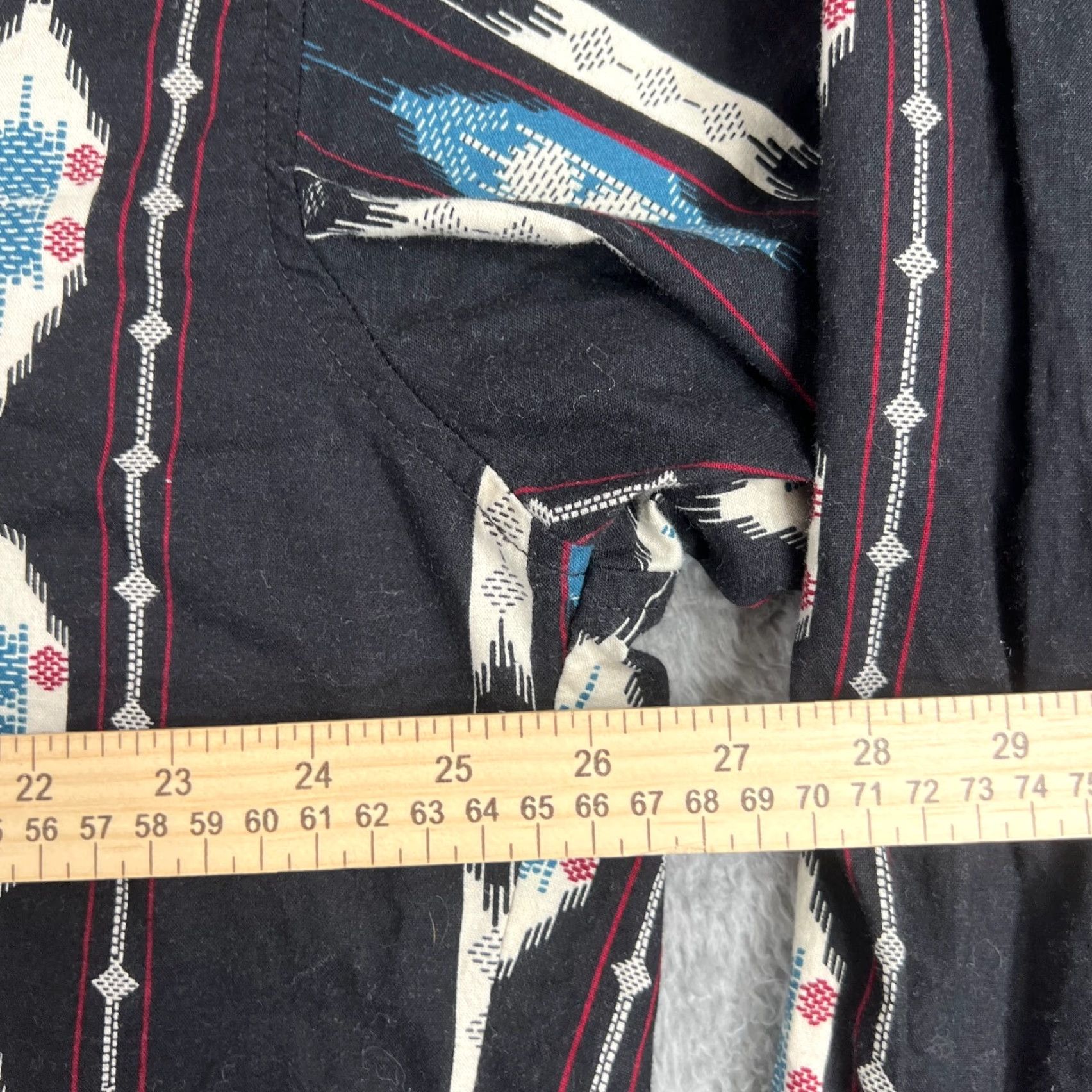 Wrangler Vintage Wrangler Pearl Snap Western Shirt Men X-Long Tails 17.5 Cotton Geometric Aztec Biker 80s 90s Classic Cowboy Outdoor USA Size US XL / EU 56 / 4 - 6 Thumbnail