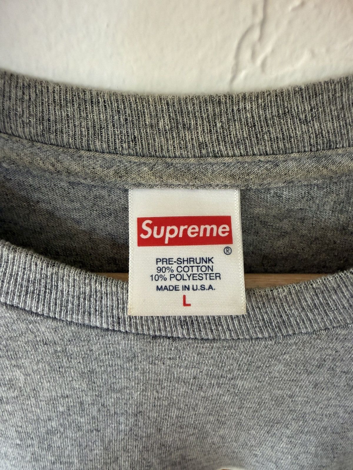Supreme SUPREME - IN STORES NOW TEE Size US L / EU 52-54 / 3 - 2 Thumbnail