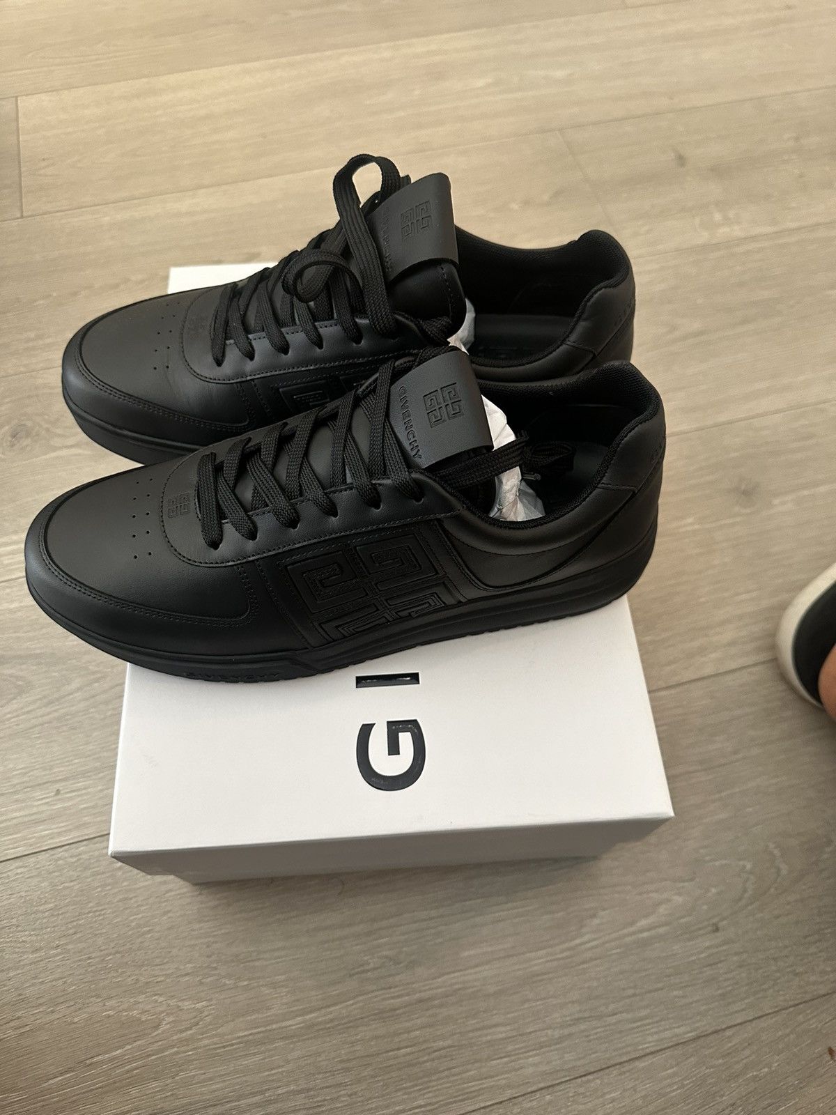 Givenchy Givenchy G4 logo Sneakers Size US 10.5 / EU 43-44 - 3 Thumbnail