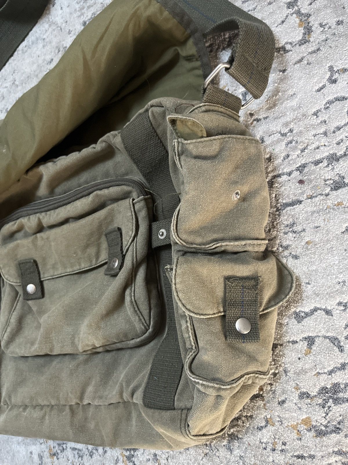Japanese Brand olive green utilitarian messenger bag OS Size ONE SIZE - 3 Thumbnail