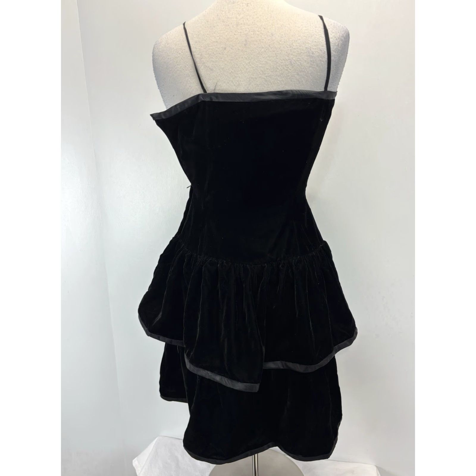 MAGGY LONDON VINTAGE Maggy London Velvet Peplum Dress Sz 10P Petite Black Cocktail 80s Womens Mens? Size L / US 10 / IT 46 - 5 Thumbnail