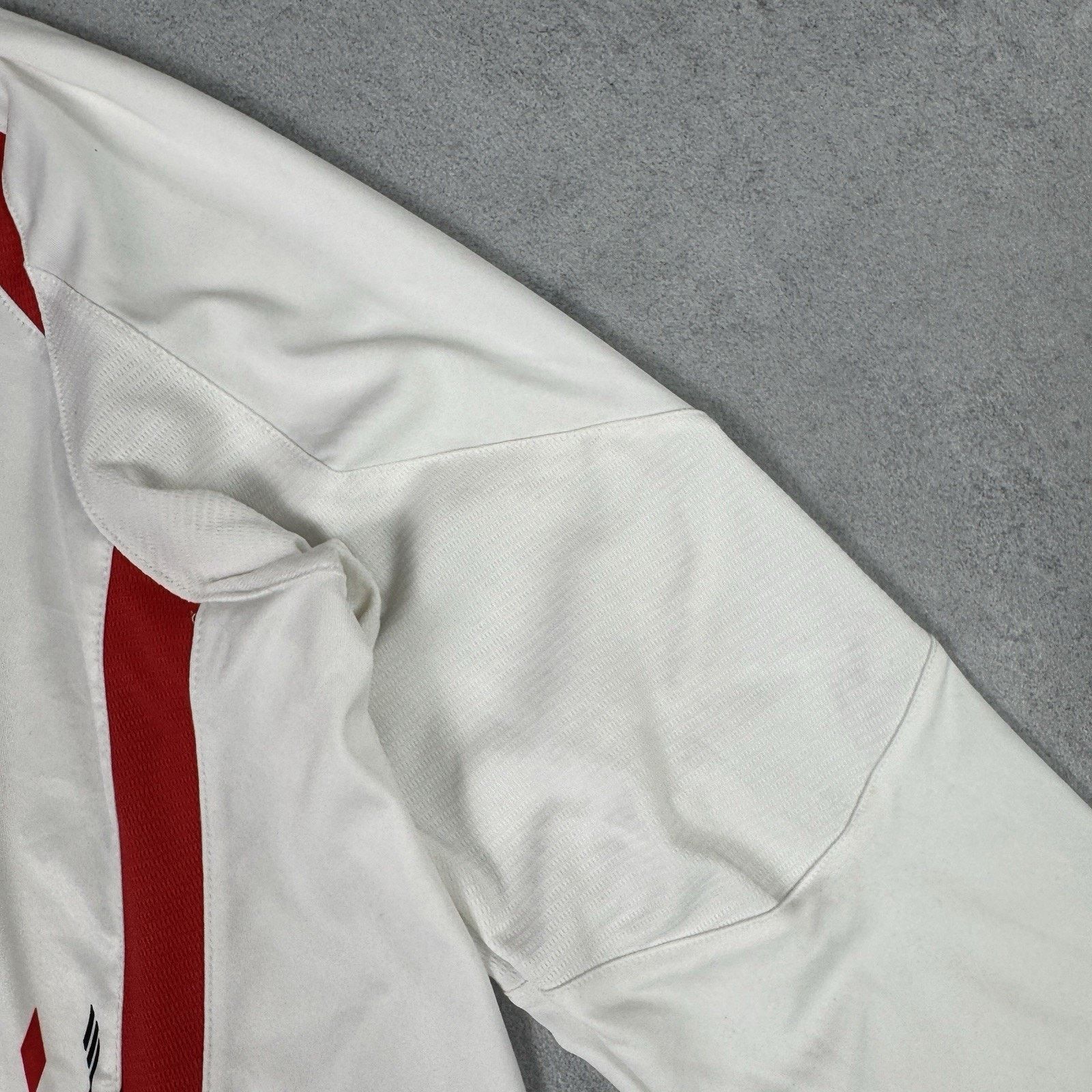 Warrior LIVERPOOL #8 GERRARD Warrior 2013-2014 AWAY JERSEY Size M Size US M / EU 48-50 / 2 - 5 Thumbnail