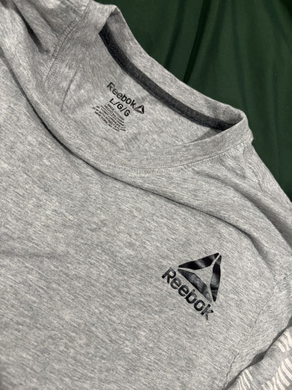 Reebok Gray Reebok long sleeve size L Size US L / EU 52-54 / 3 - 4 Thumbnail