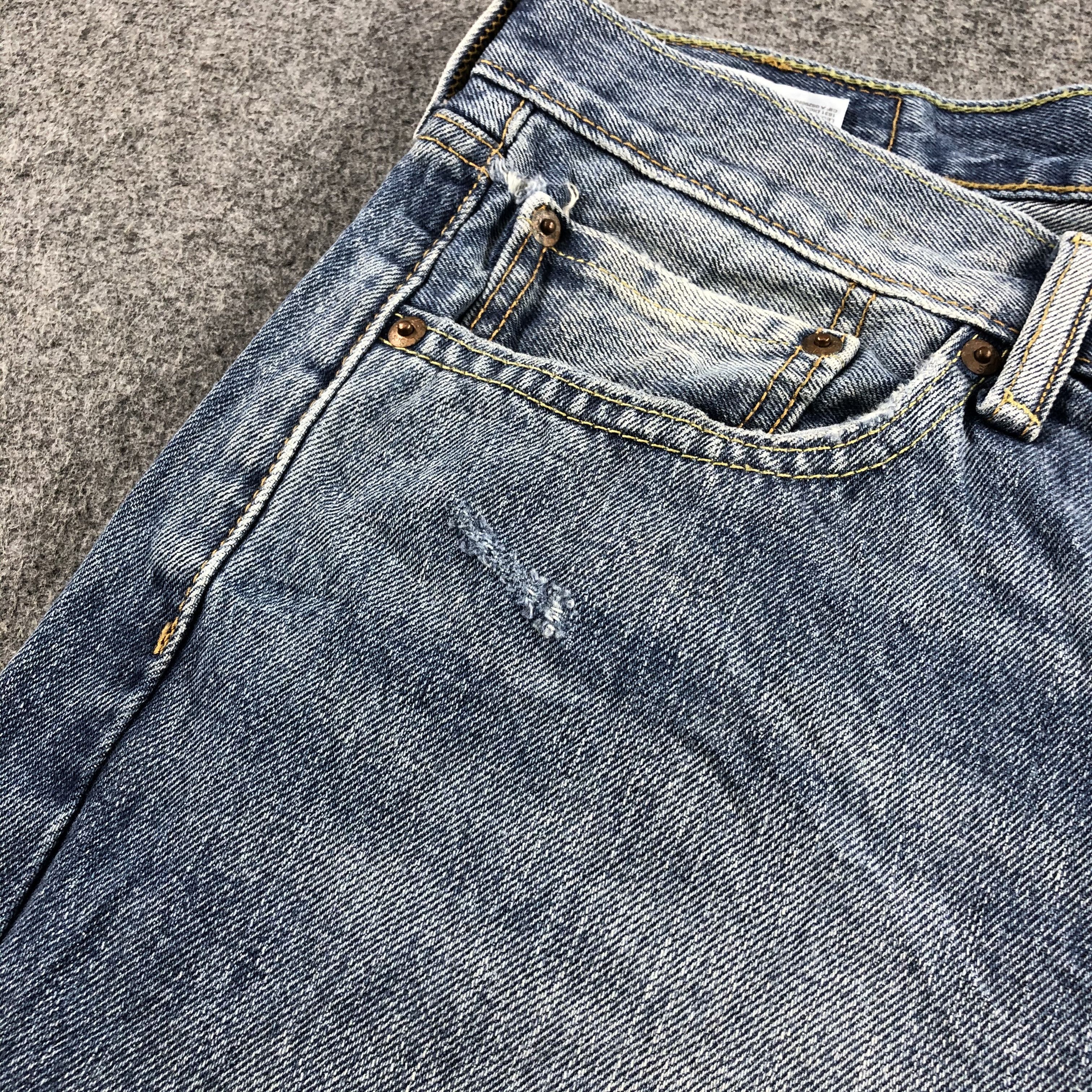Levi's Vintage Blue Wash Levis 514 Jeans-J1980 Size US 35 - 11 Thumbnail