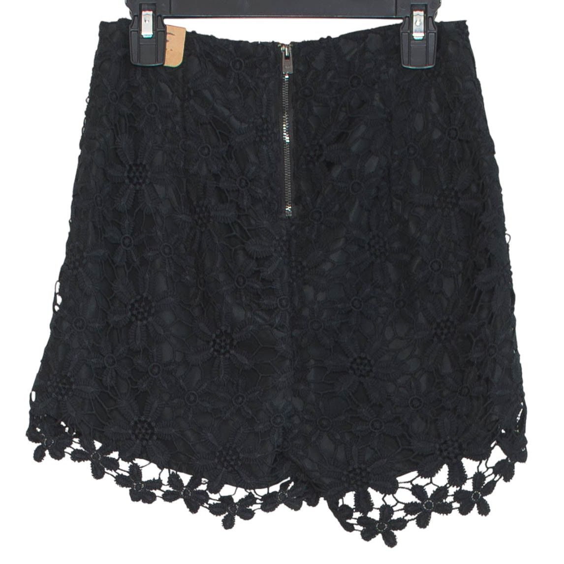 Hollister NWT Hollister Lace Floral Shorts Black 00 Coquette Boho Size 24" / US 00 / IT 34 - 2 Thumbnail
