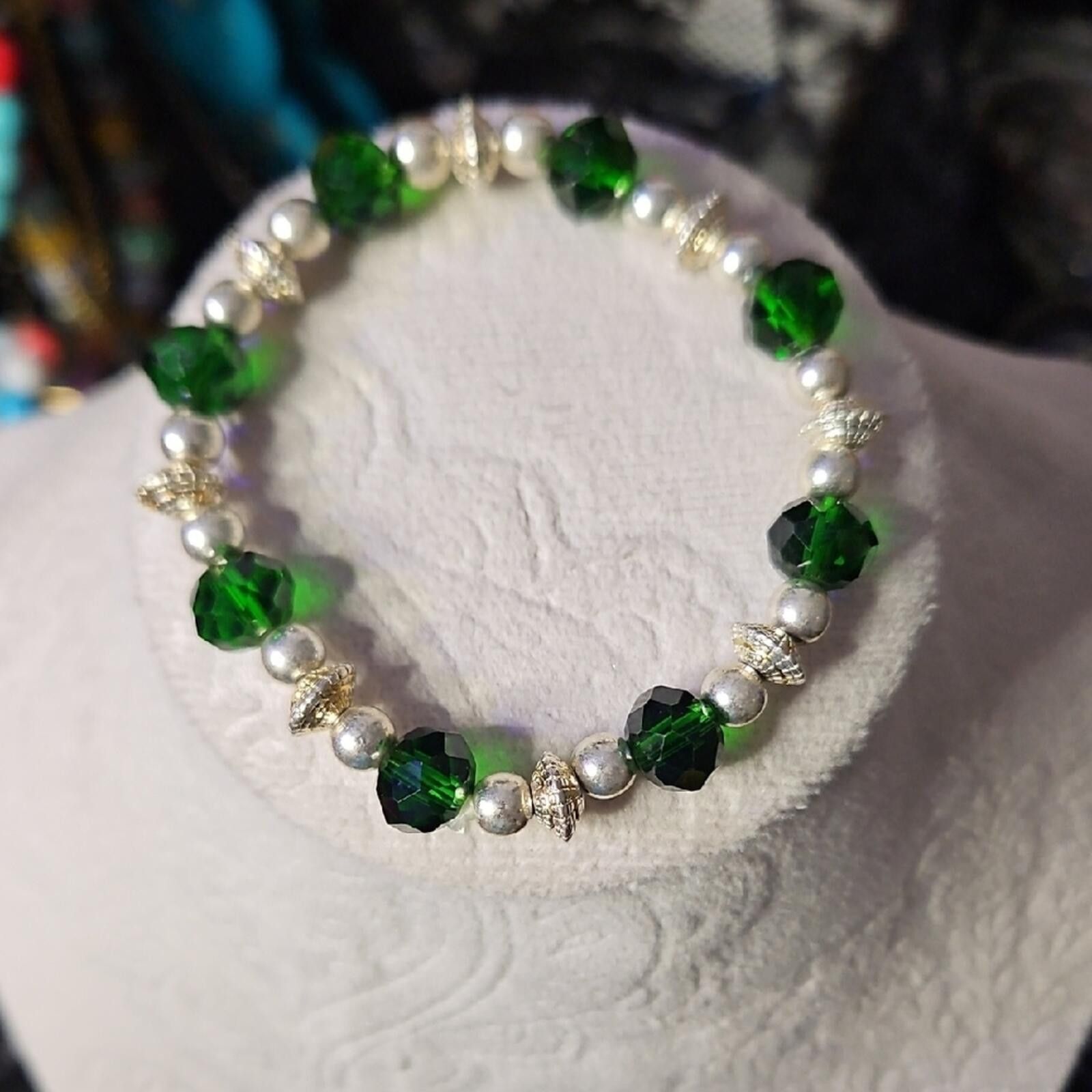 Other Elegant Green and Silver Beaded Bracelet Size ONE SIZE - 1 Thumbnail