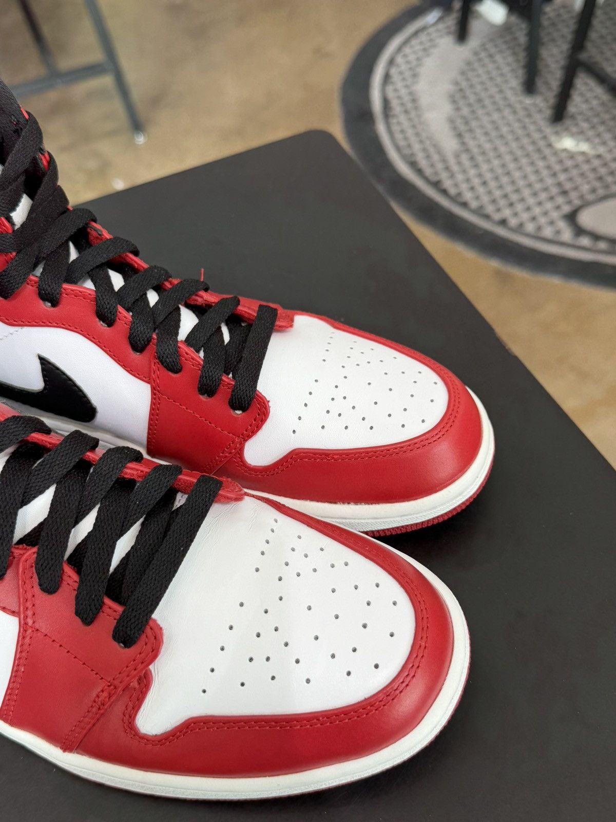 Jordan Brand Air Jordan 1 Chicago Size 9 (2013) Size US 9 / EU 42 - 8 Thumbnail