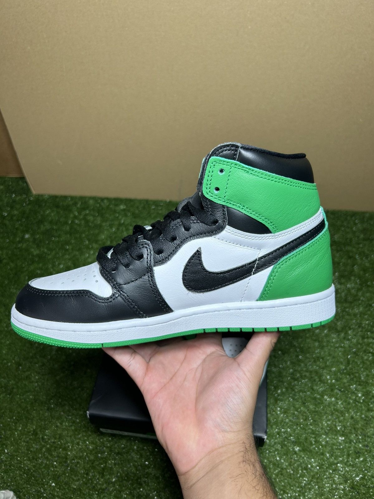 Jordan Brand Jordan 1 Lucky Green Size US 8 / EU 41 - 8 Thumbnail