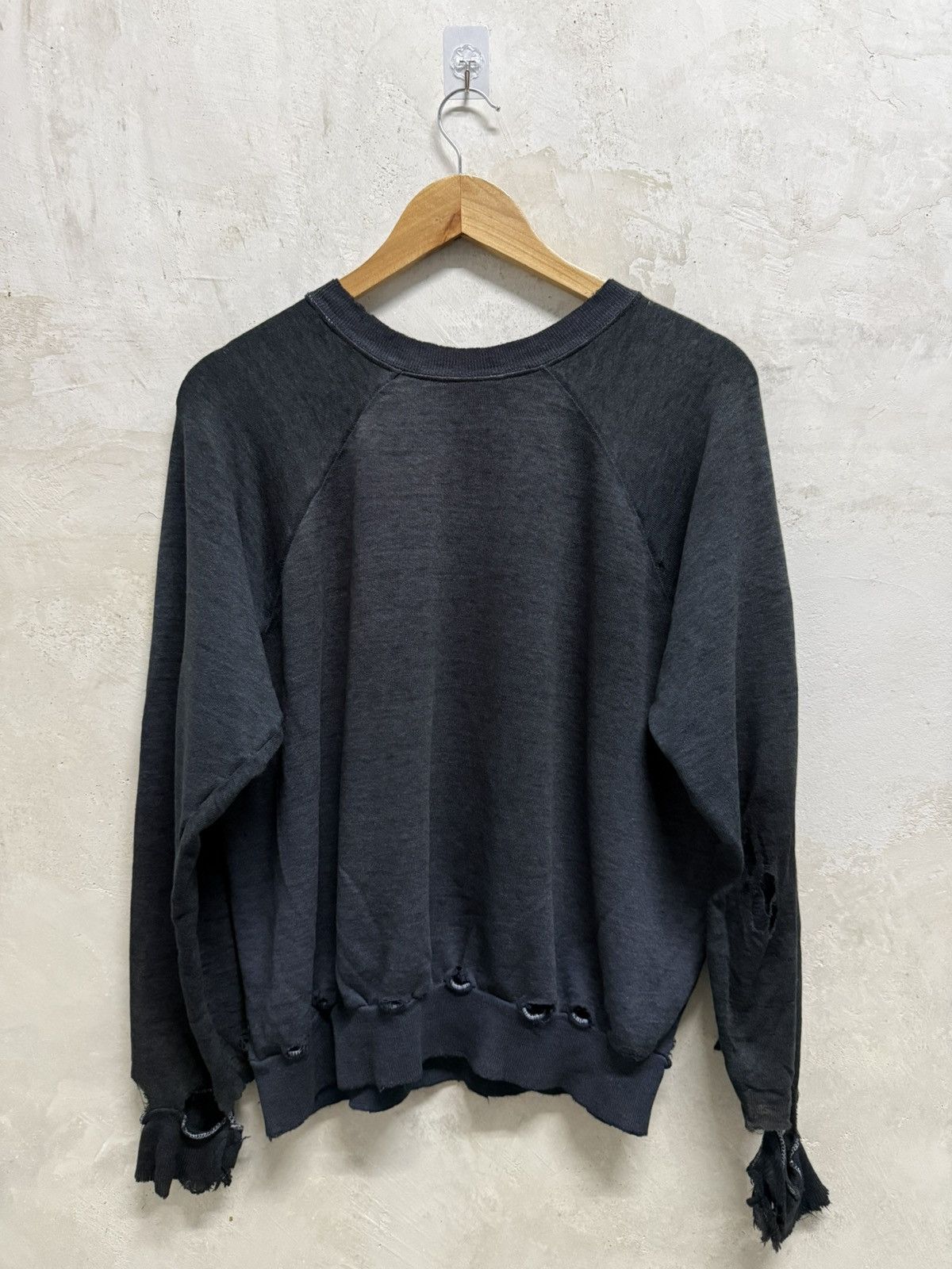 Vintage Vintage 80s Distressed Vassar College Thrashed Sweatshirt Size US M / EU 48-50 / 2 - 6 Thumbnail