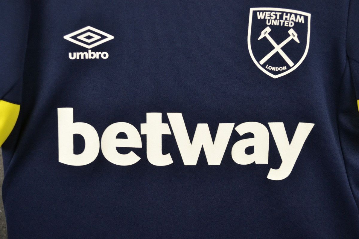 Umbro West Ham United Training Football Shirt Umbro Soccer Jersey Size US S / EU 44-46 / 1 - 4 Thumbnail