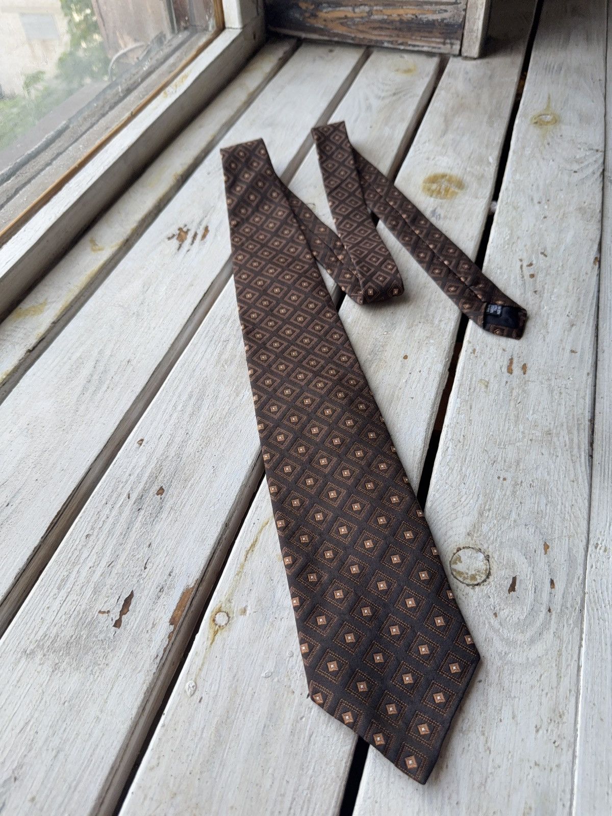 Designer × Hugo Boss Hugo Boss Italy Silk Tie Brown Geometric Diamond Print Size ONE SIZE - 1 Thumbnail