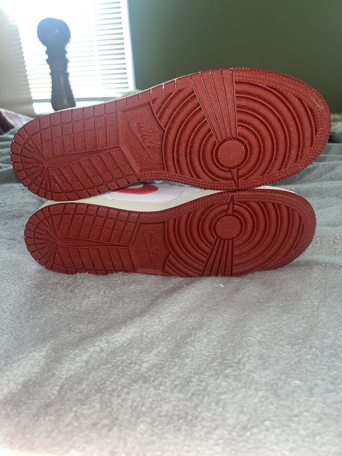 Jordan Brand Size 7Y Air Jordan 1 Mid SE (GS) - Brand New, OG Box Size US 8 / IT 38 - 3 Thumbnail