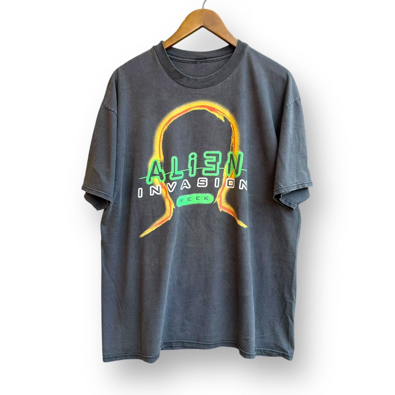 Vintage Alien Invasion Week Skate Style Vinatge Tee Size US XL / EU 56 / 4 - 1 Thumbnail
