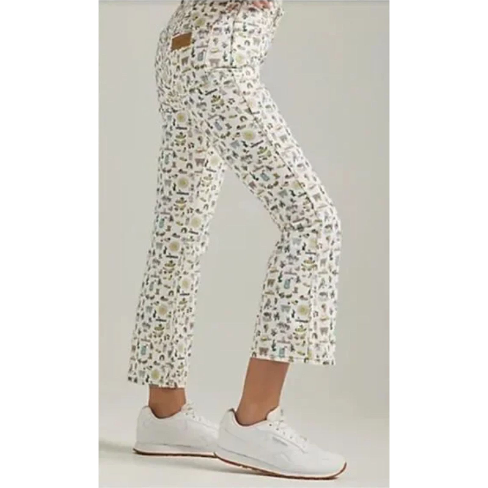 Wrangler WRANGLER LIFE'S LEMONS HI RISE KICK FLARE WHITE DENIM JEANS Size 28" / US 6 / IT 42 - 2 Thumbnail