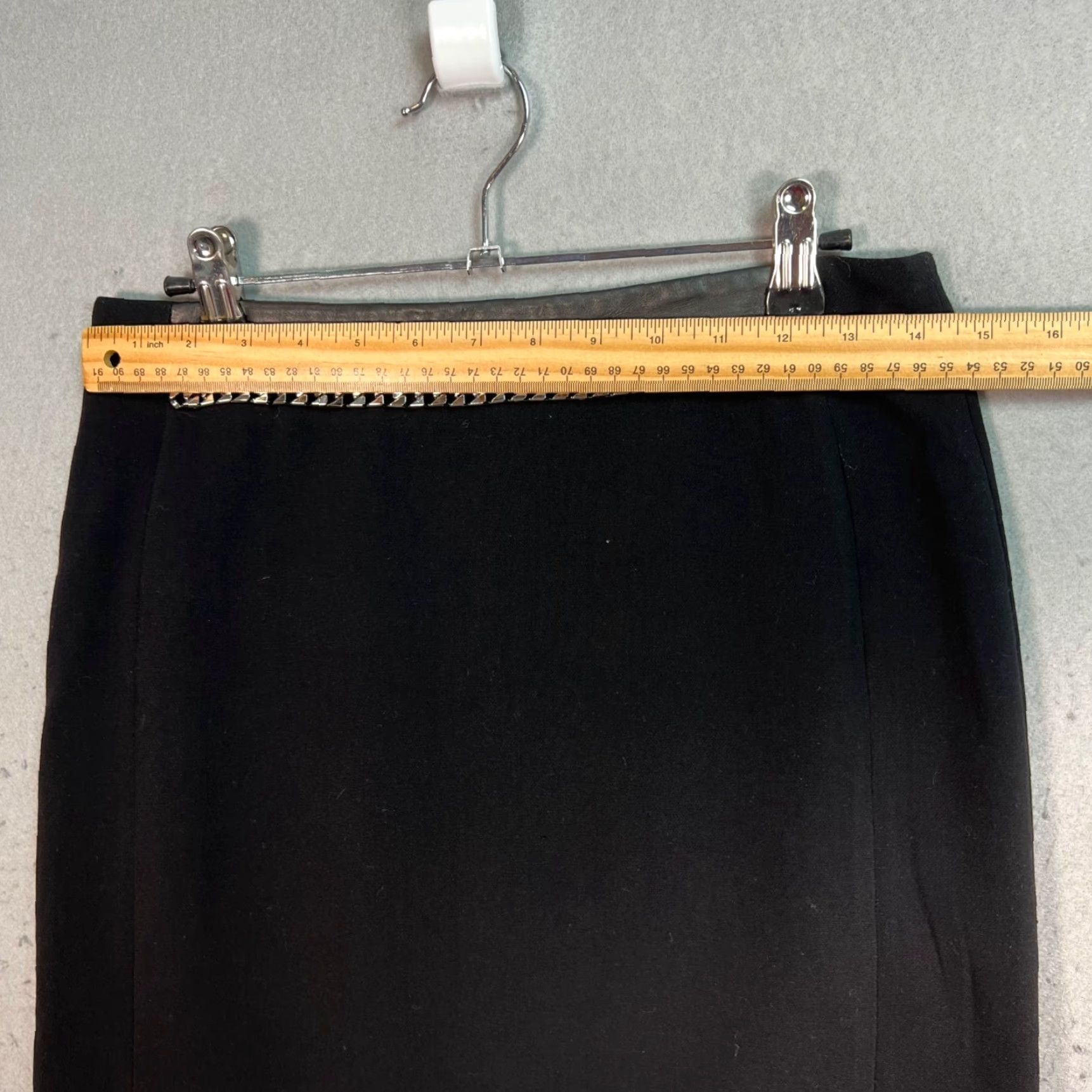 Sandro Sandro Paris Black Mini Skirt With Chain Detail Leather Accent Size 2 Skirt Womens 2 Black Mini Chain Sandro Paris Leather Accent Skirt 2 Womens Size 26" / US 2 / IT 38 - 5 Thumbnail