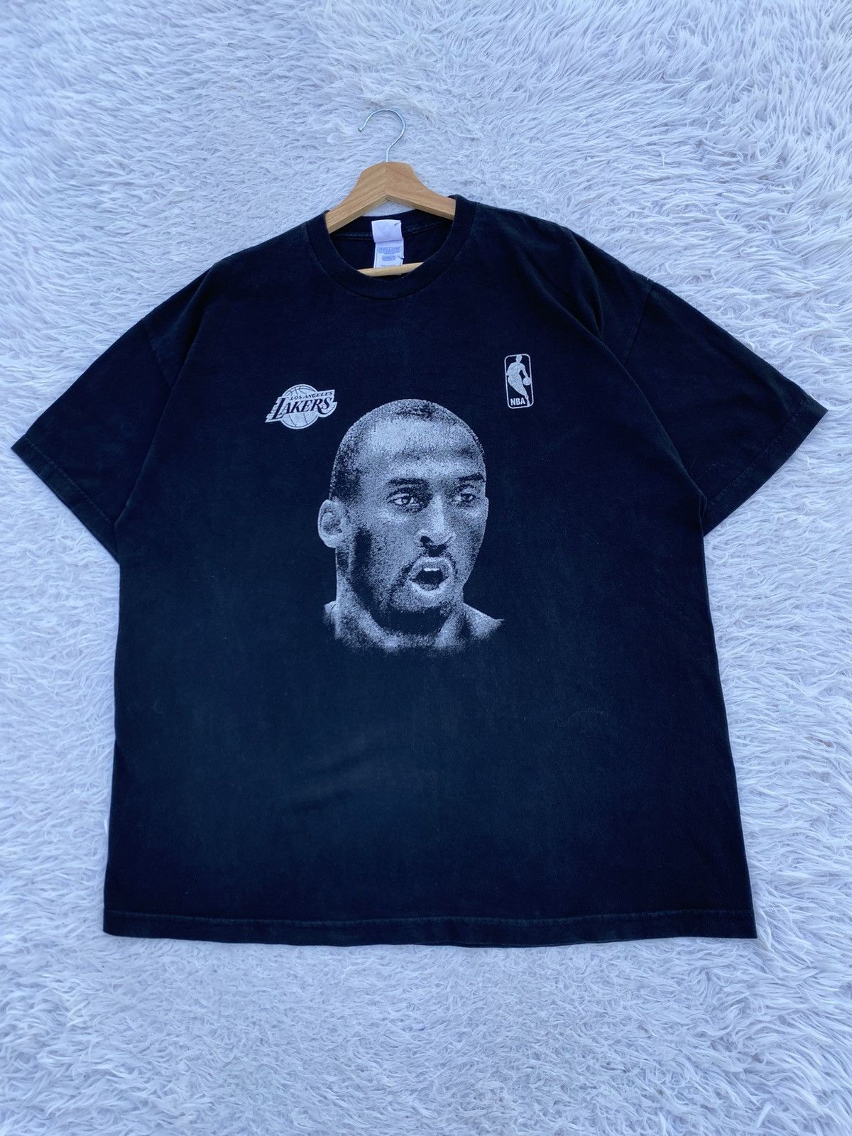 NBA Rare Vintage Y2K NBA Kobe Bryant Tshirt Size US XL / EU 56 / 4 - 5 Thumbnail