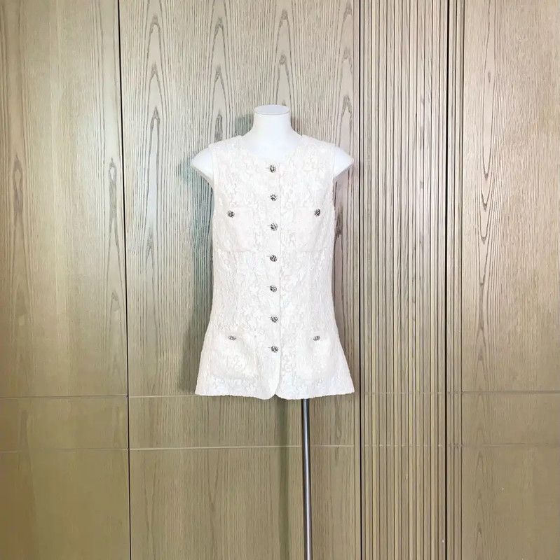 Chanel Chanel White Wool Blend Lace Sleeveless Cardigan 0089 Size S / US 4 / IT 40 - 1 Thumbnail