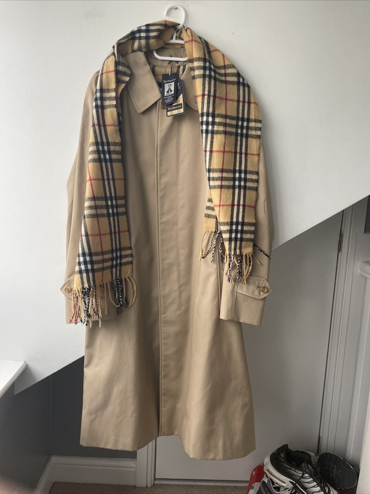 Burberry Bnwt vintage 90’s Burberry trench coat (rare) with scarf Size US S / EU 44-46 / 1 - 1 Thumbnail