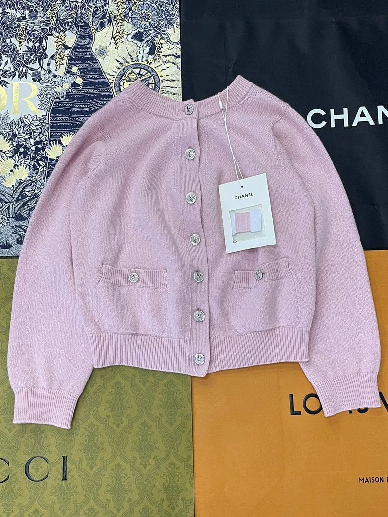 Chanel chanel 25S cherry blossom pink diamond buckle cashmere kni Size XXS / US 00 / IT 34 - 1 Thumbnail