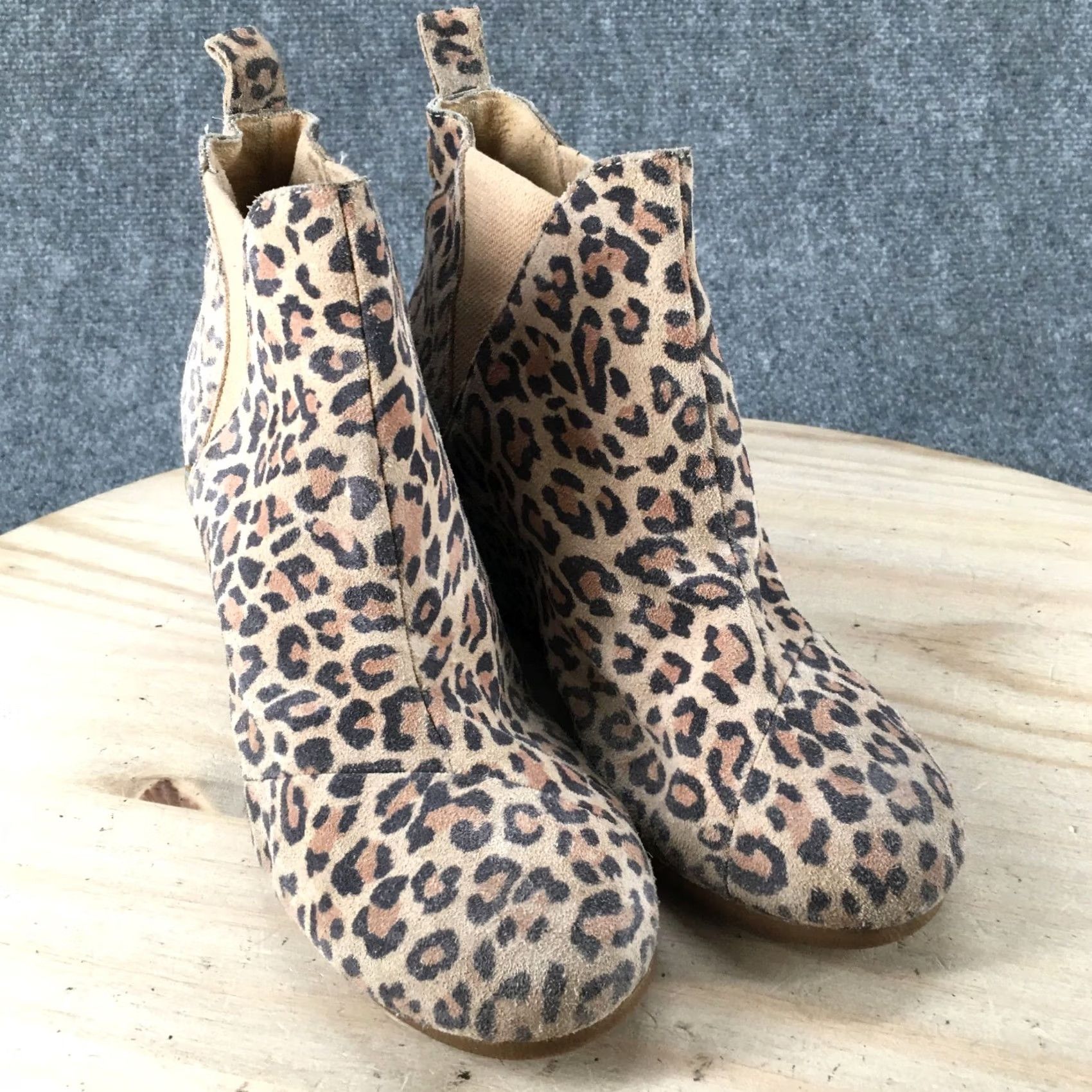 Toms TOMS Boots Women’s Kelsey Ankle Desert Booties Wedge Beige Leather Suede Leather Beige Boots Women’s 10 Mid Heel Casual Vintage No Size US 10 / IT 40 - 3 Thumbnail