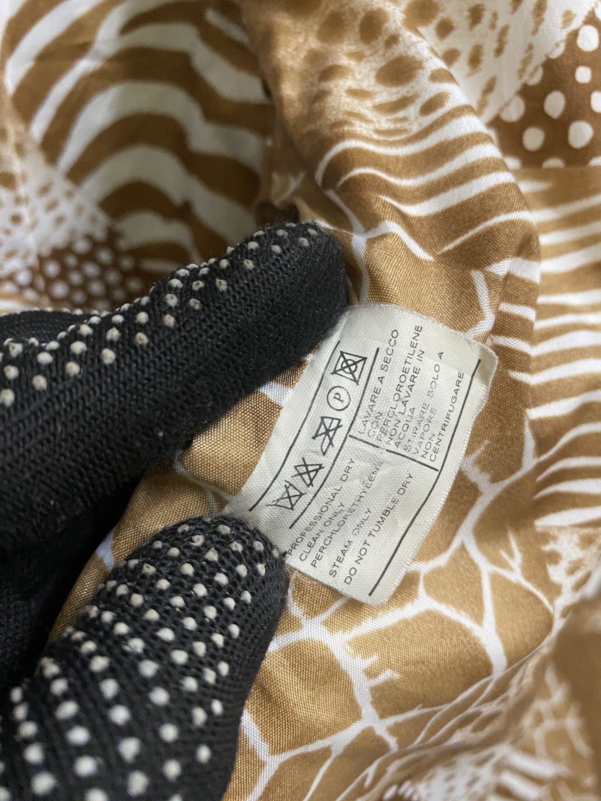 Salvatore Ferragamo VINTAGE SALVATORE FERRAGAMO ANIMAL PRINTING QUILTED JACKET Size US S / EU 44-46 / 1 - 9 Thumbnail