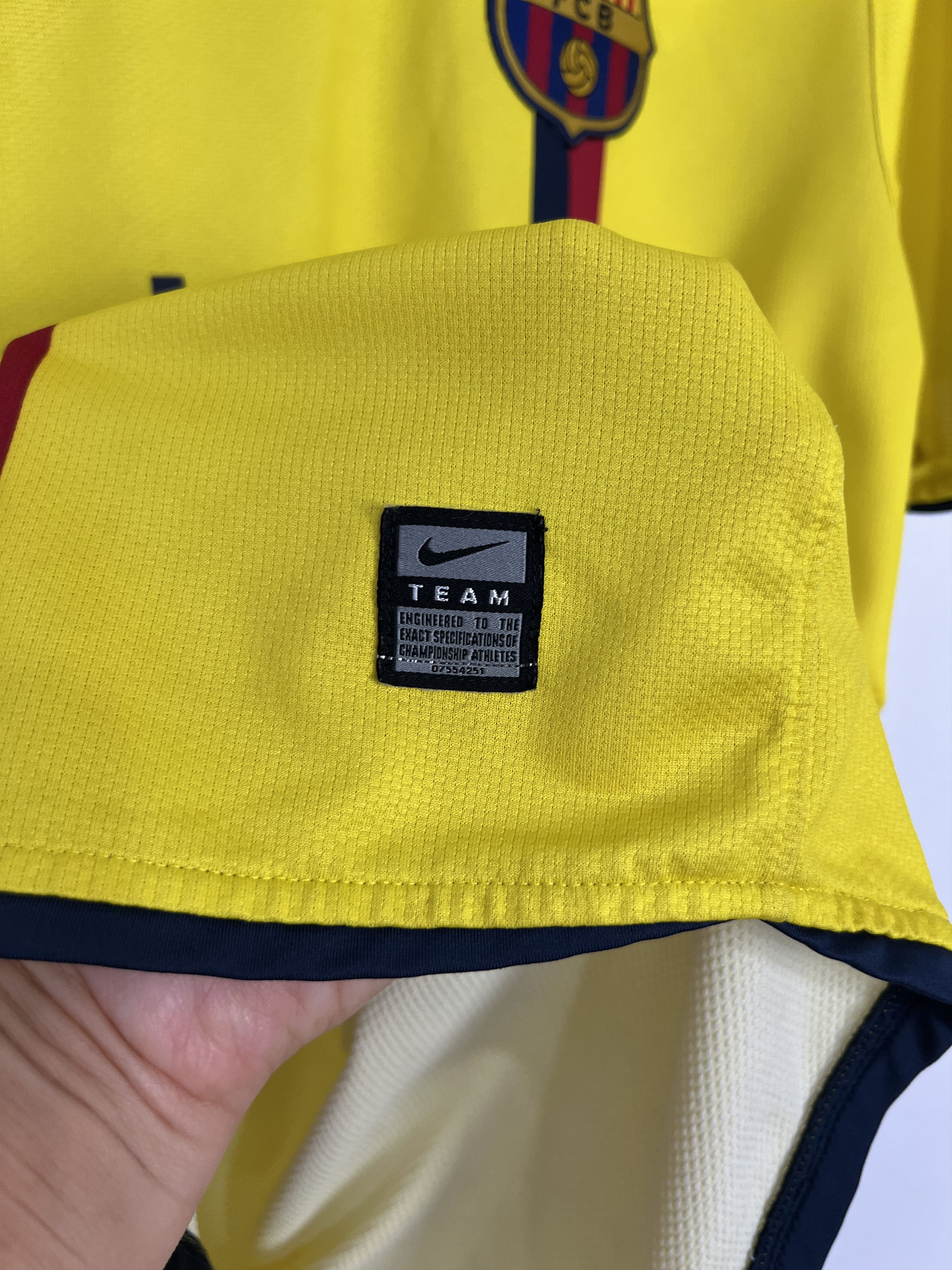 Nike Barcelona Away football shirt 2008 Soccer Nike Jersey Mens Size US S / EU 44-46 / 1 - 4 Thumbnail