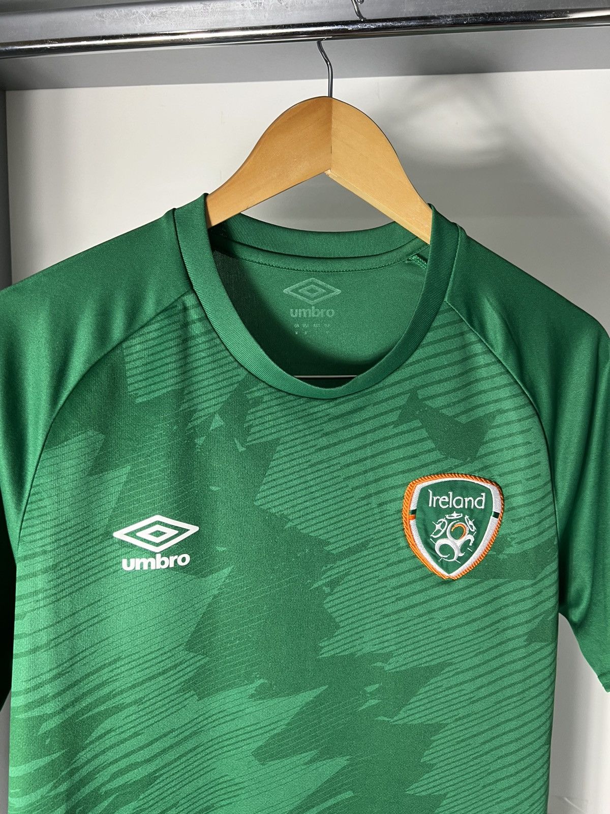 Umbro VINTAGE UMBRO IRELAND SOCCER JERSEY RETRO BLOKECORE Y2K 90s Size US M / EU 48-50 / 2 - 5 Thumbnail