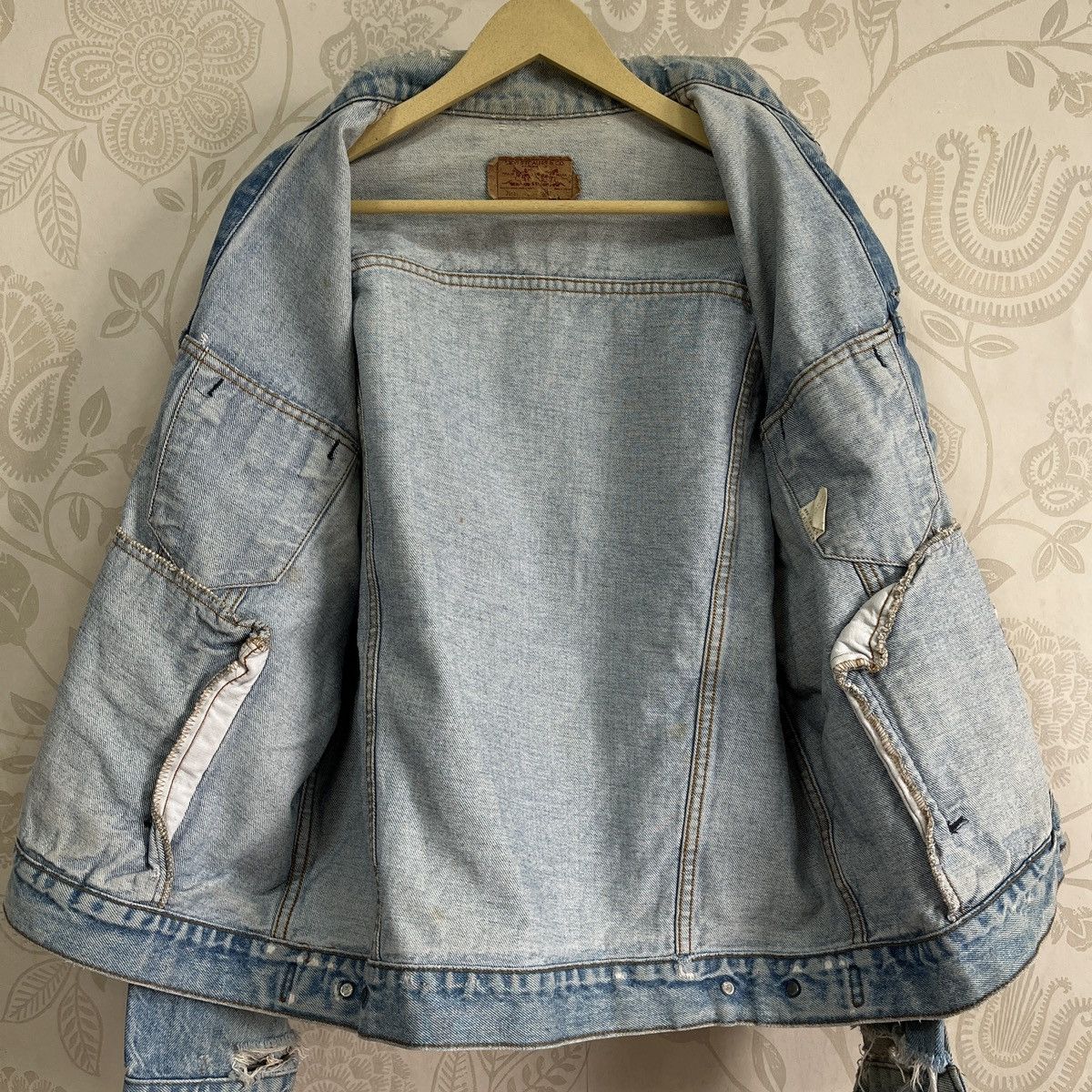 Levi's × Levi's Vintage Clothing Distressed Levis Denim Trucker Jacket Made In USA Size US L / EU 52-54 / 3 - 17 Thumbnail