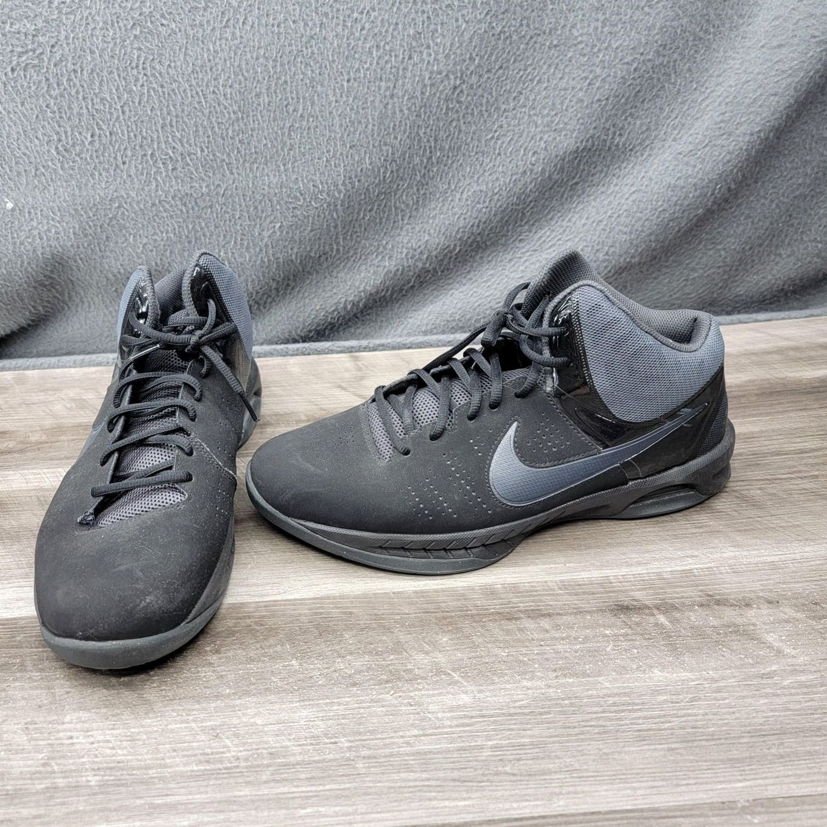 Nike Nike Basketball Shoes Mens Size 13 Black Mid Top Cushioned Sneakers 749168-003 Size US L / EU 52-54 / 3 - 2 Thumbnail