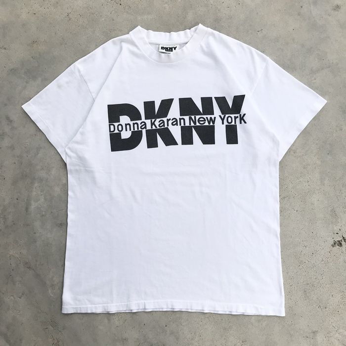 Vintage 90’s DKNY NYC logo T-shirt 