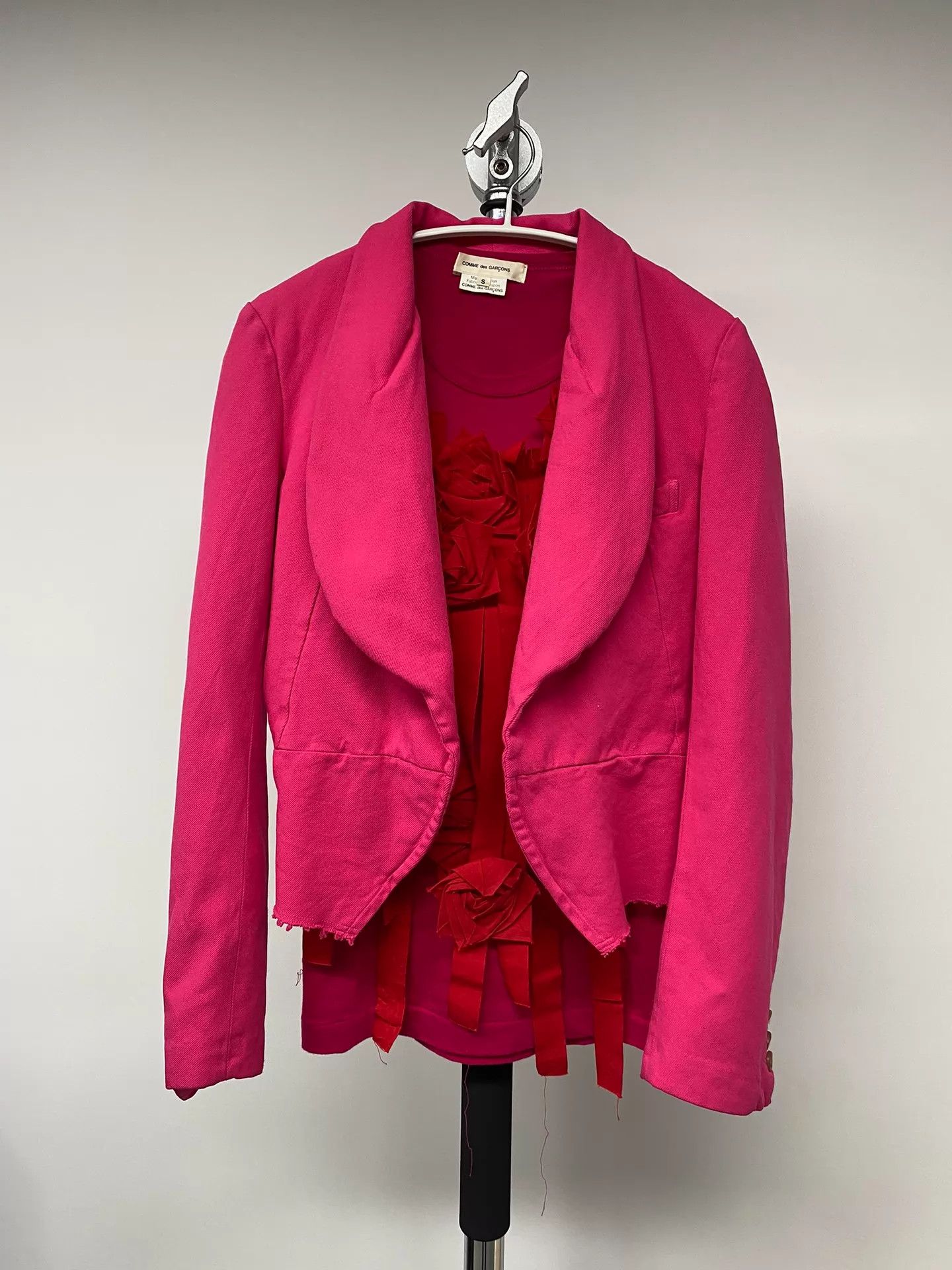 Comme des Garcons Comme des Garcons Heart Neck Fuchsia Blazer Size S / US 4 / IT 40 - 1 Thumbnail