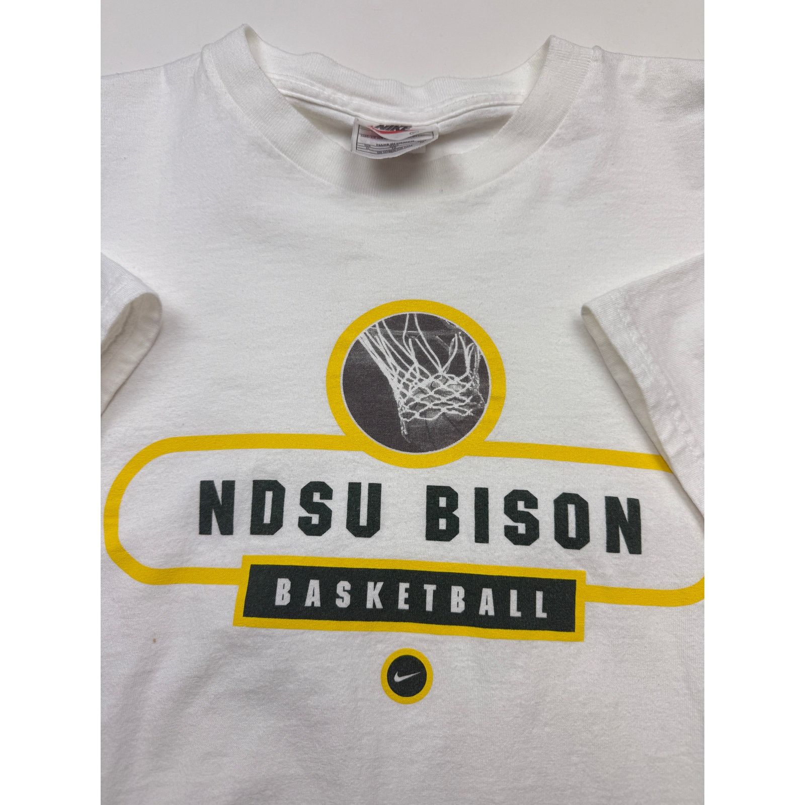 Vintage Vintage 90s Nike NDSU Bison Basketball Size XL Size US XL / EU 56 / 4 - 4 Thumbnail
