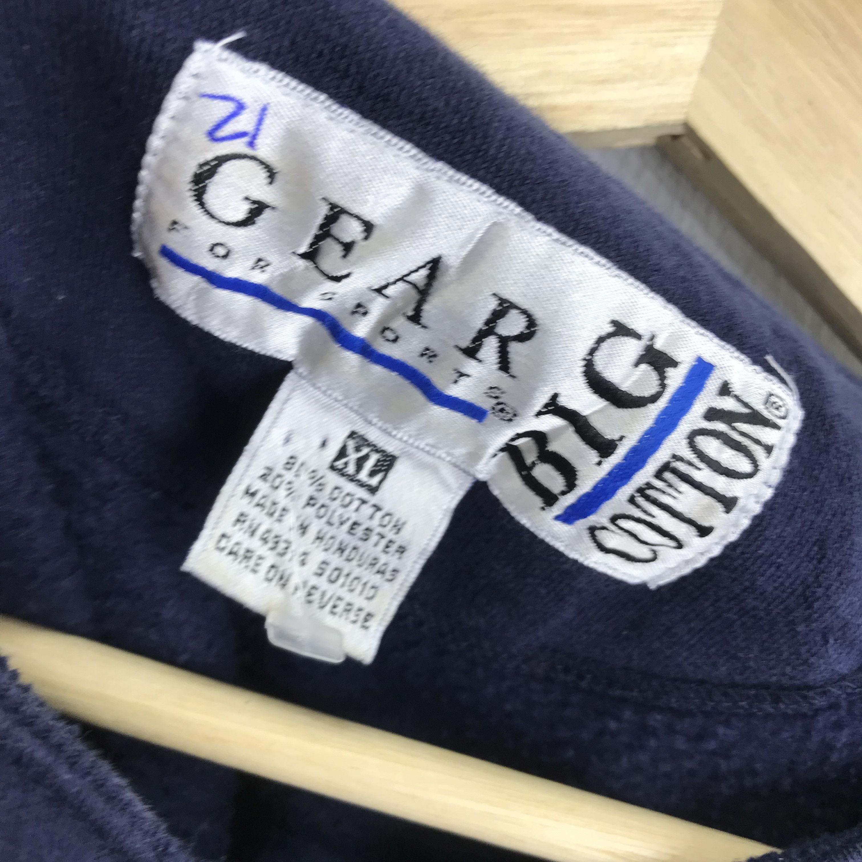 Carolina Herrera Vintage Carolina Blue Sweatshirt Xlarge - 392 Size US XL / EU 56 / 4 - 7 Thumbnail