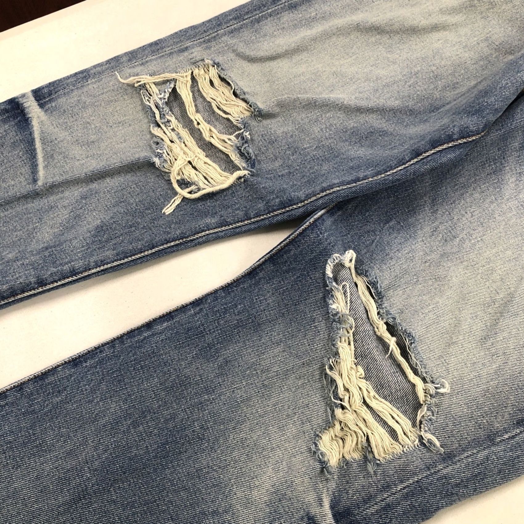 Levi's Levi's 501 Jeans Men's Size 32x29 Straight Leg Button Fly Distressed Light Denim Blue 5-Pocket Casual Pants Regular Slim fit Mens Size US 32 / EU 48 - 5 Thumbnail