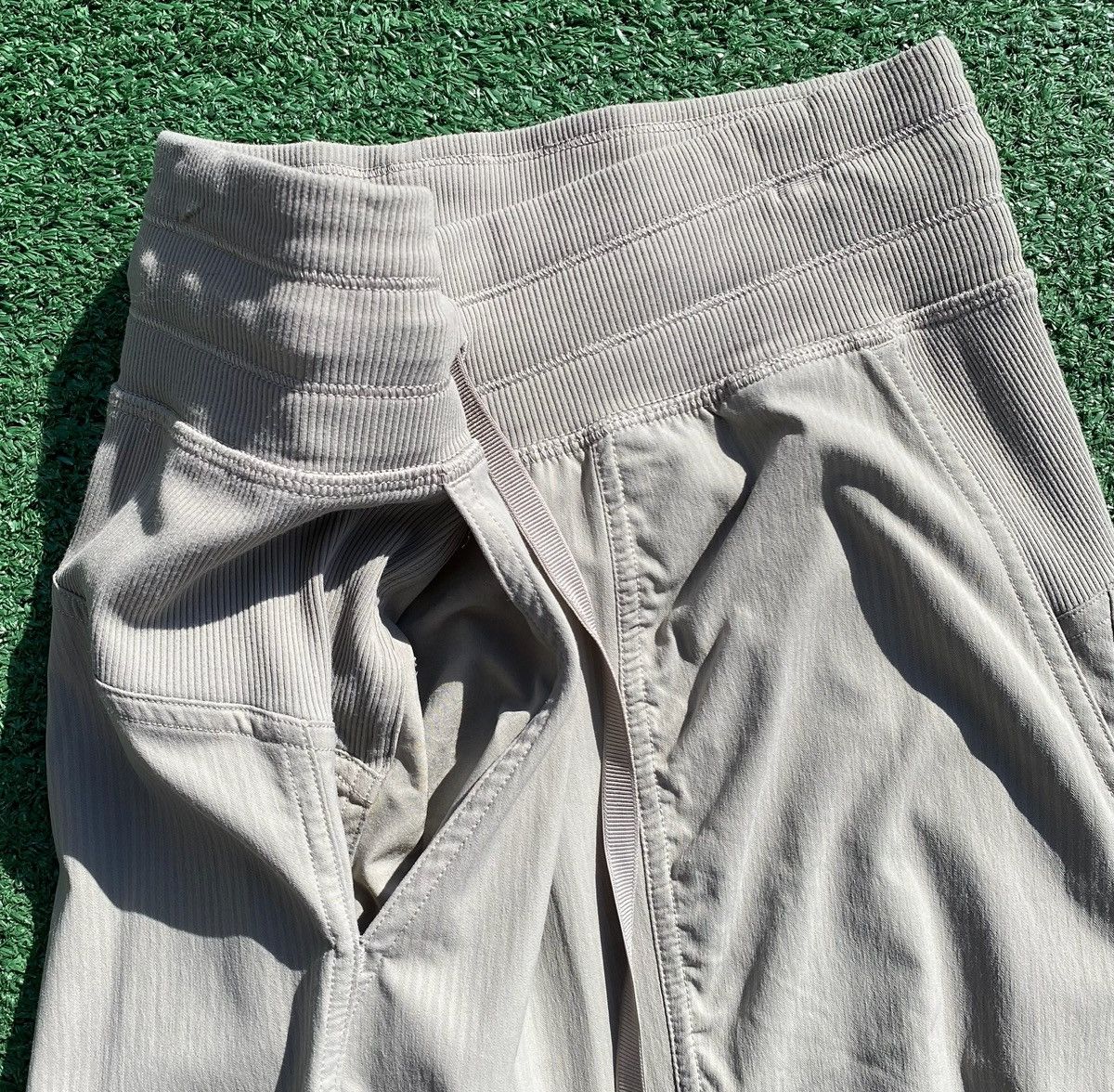 Lululemon Lululemon Dance Studio Greenish Grey Jogger Pants Size 4 Size 28" / US 6 / IT 42 - 3 Thumbnail