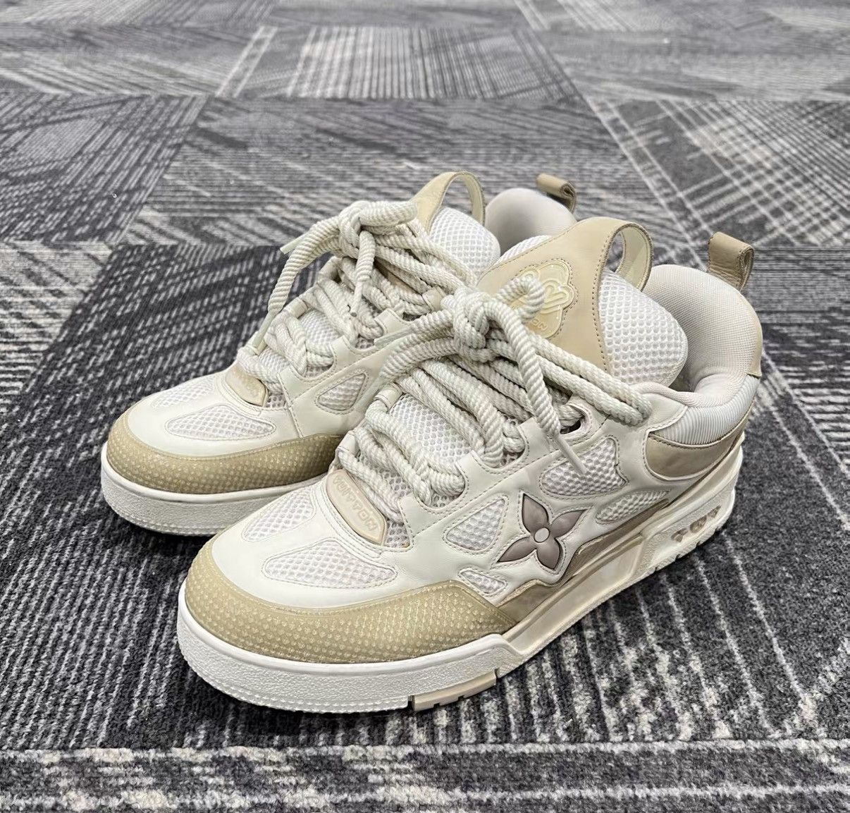 Louis Vuitton Louis Vuitton Skate Sneakers J42 Size US 8.5 / EU 41-42 - 1 Thumbnail